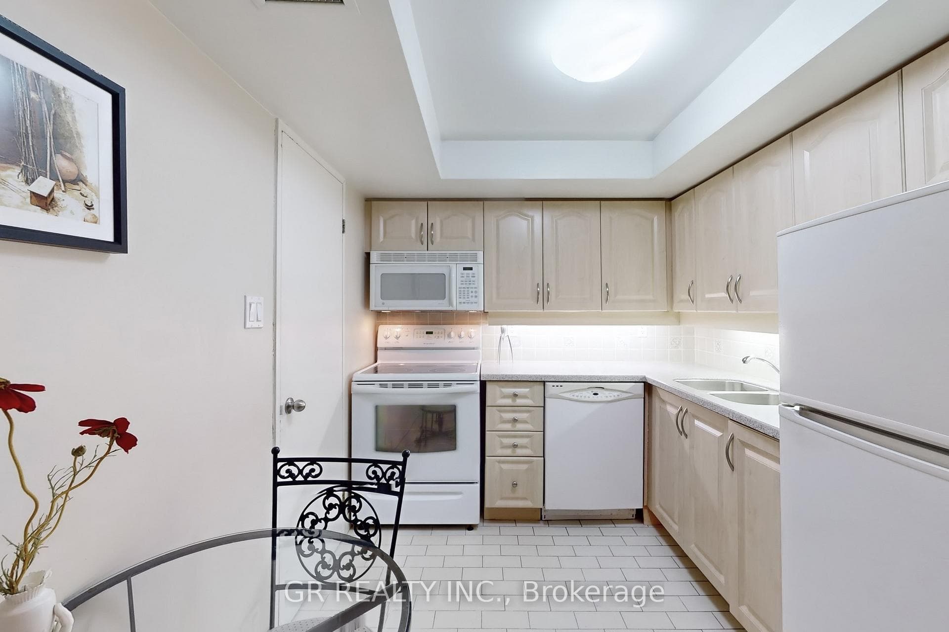65 Scadding Avenue Unit 221 photo 9