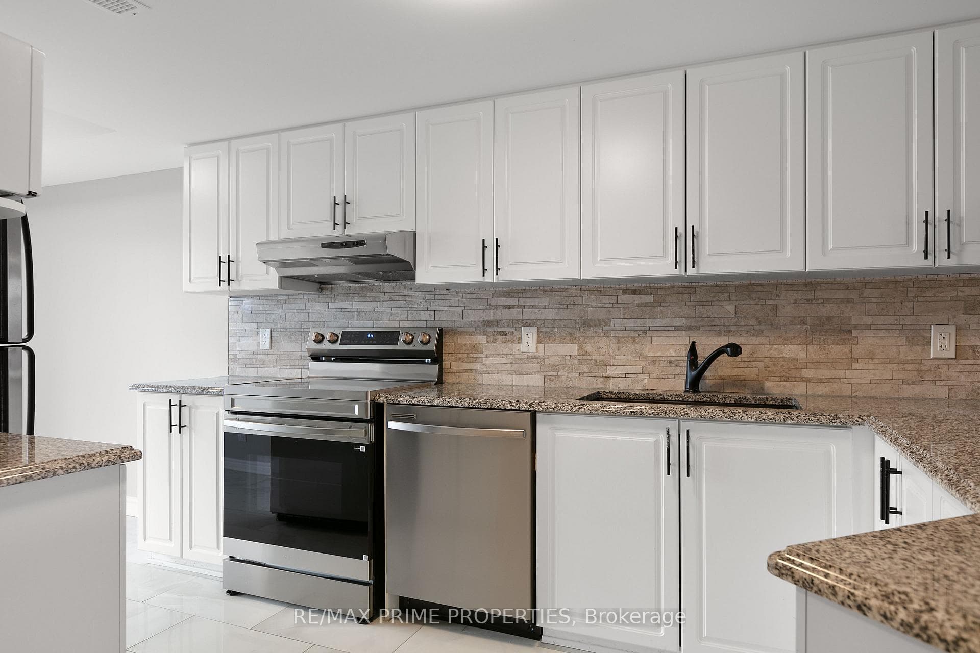 166 Bluestone Private photo 14