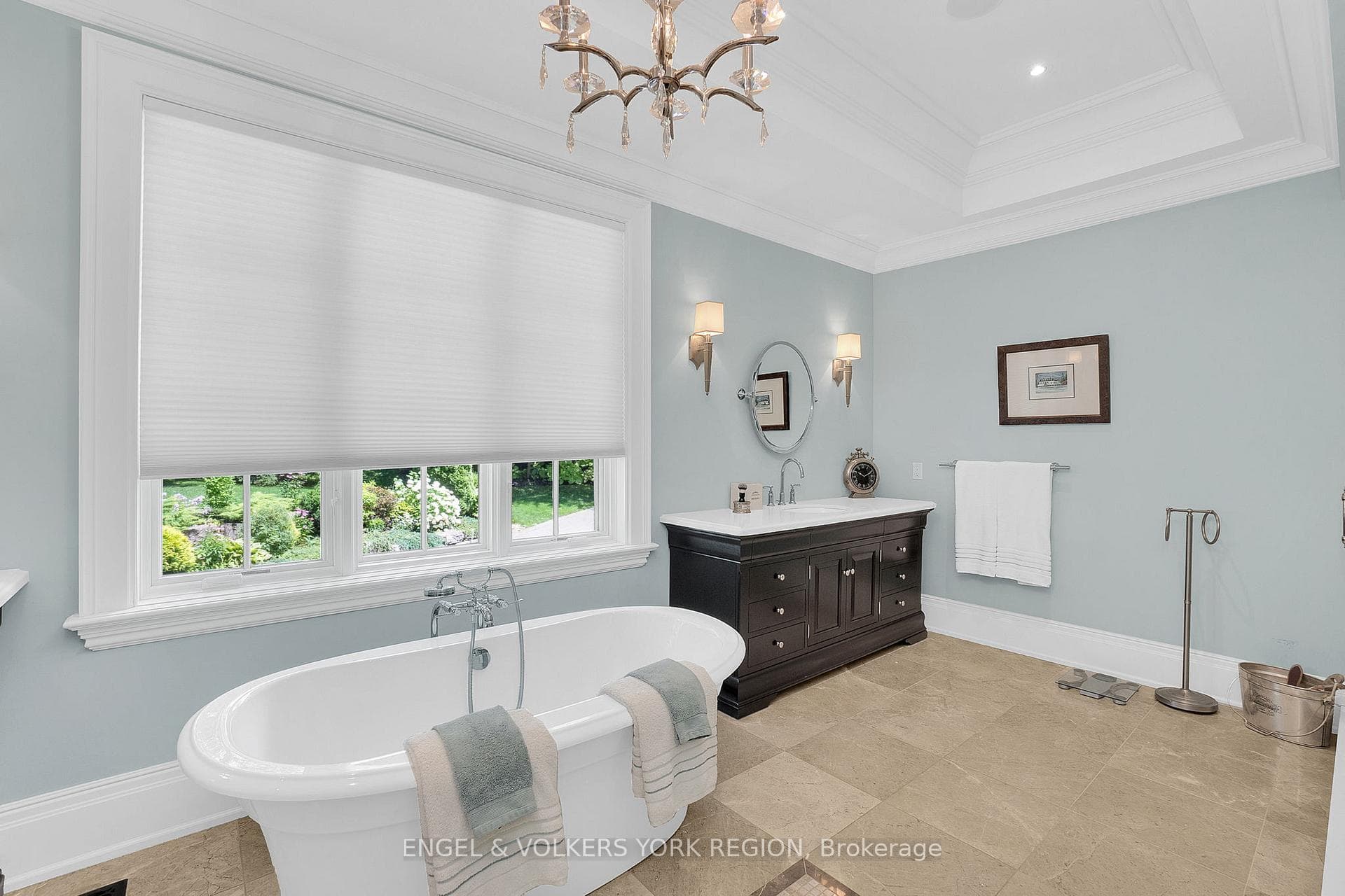 170 Kingscross Drive photo 21