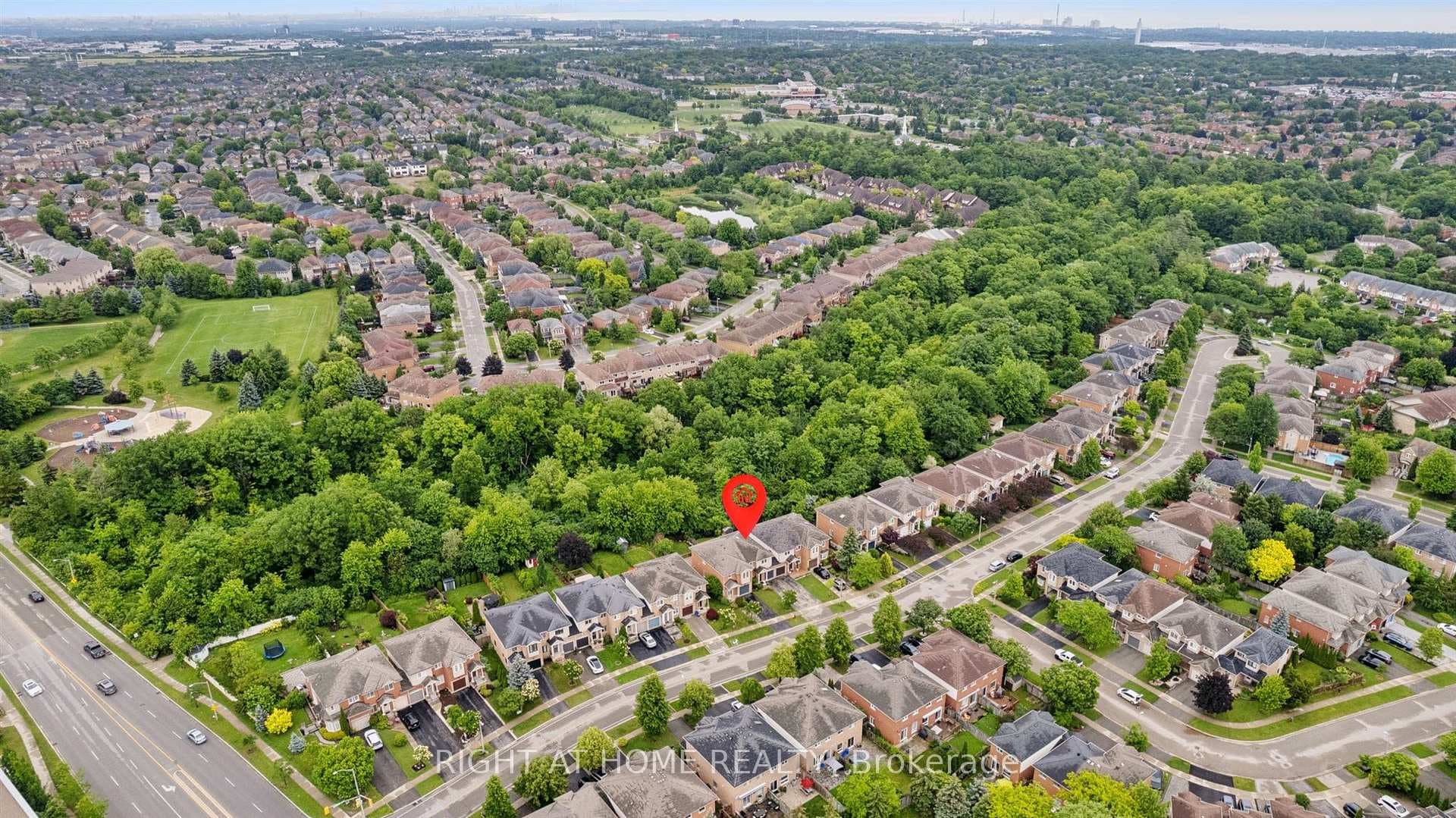 Rare mix of ravine privacy & convenience