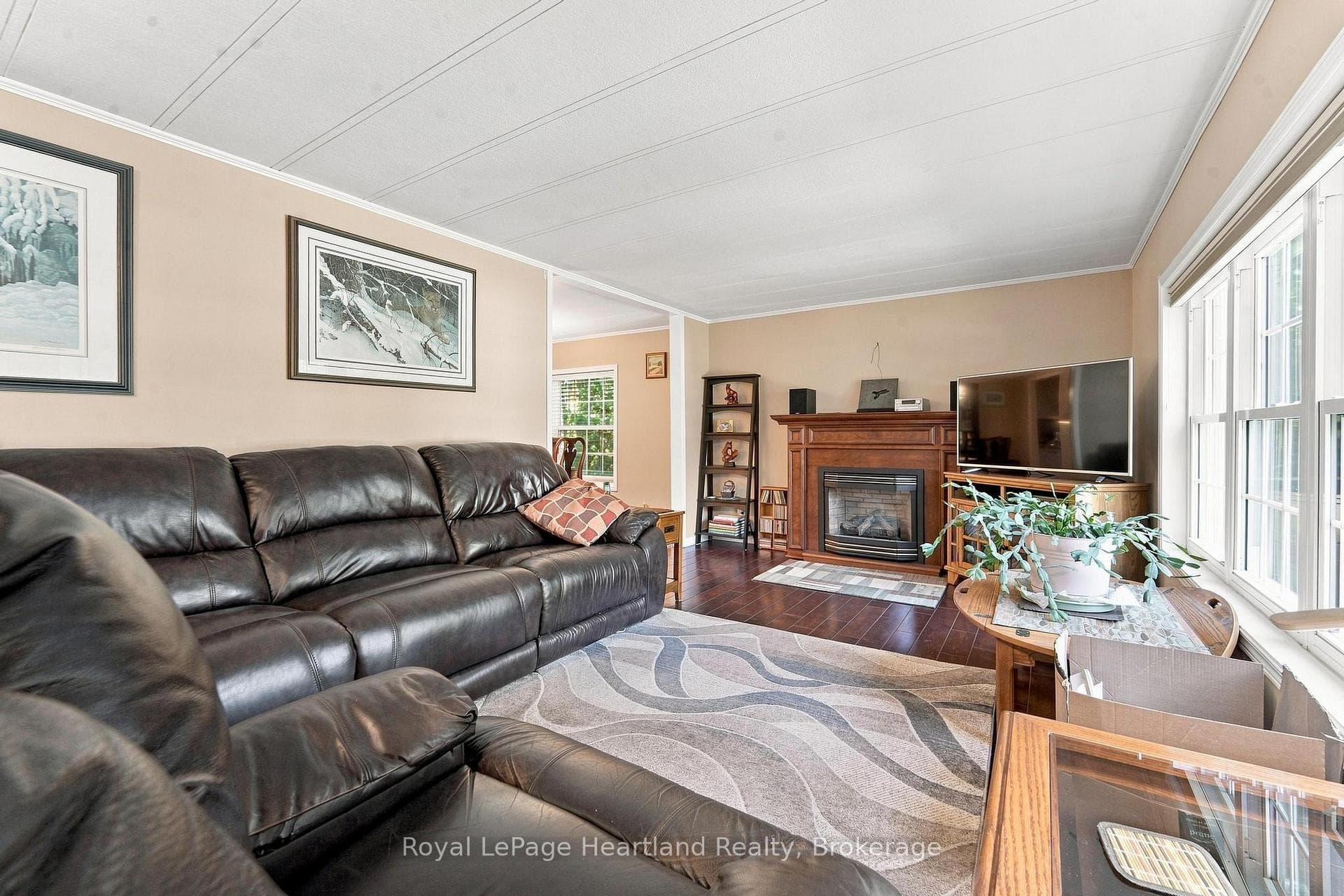 16 Huron Lane photo 6
