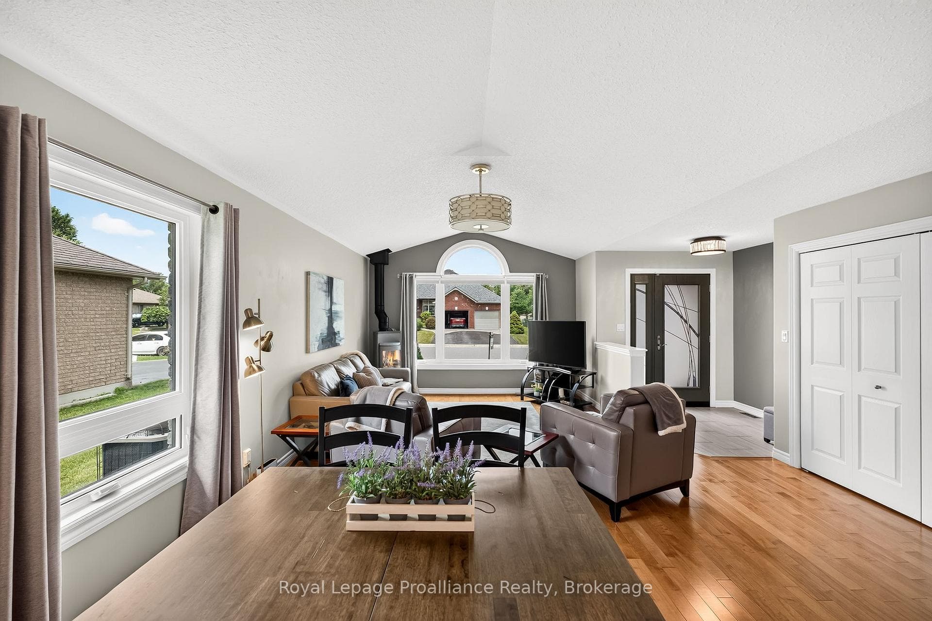 22 Iroquois Avenue photo 12
