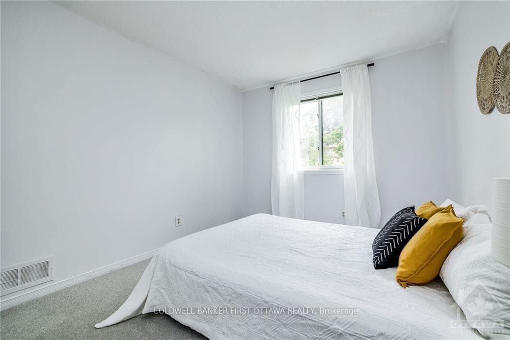 76 WATERTON Crescent photo 22