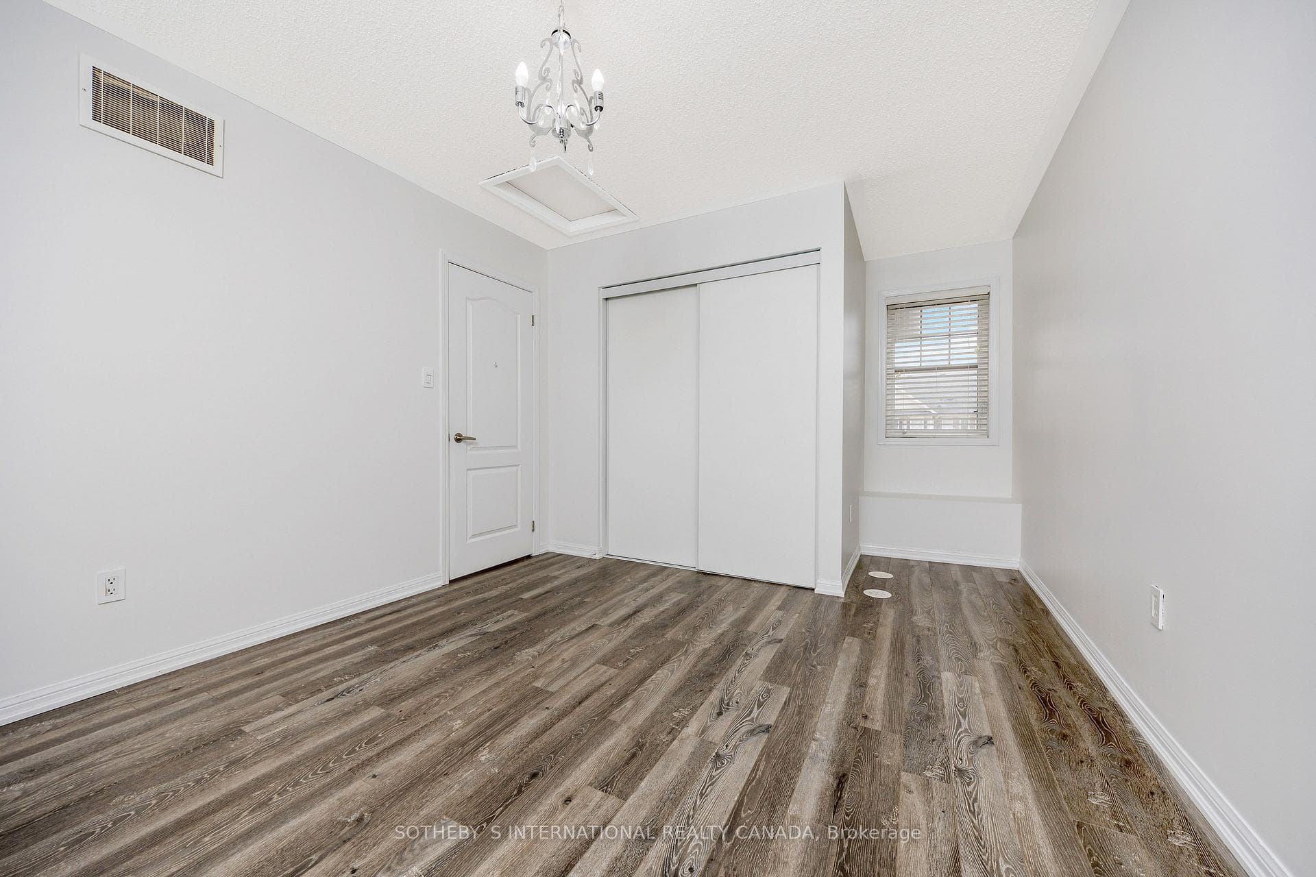 891 Willingdon Crescent photo 23