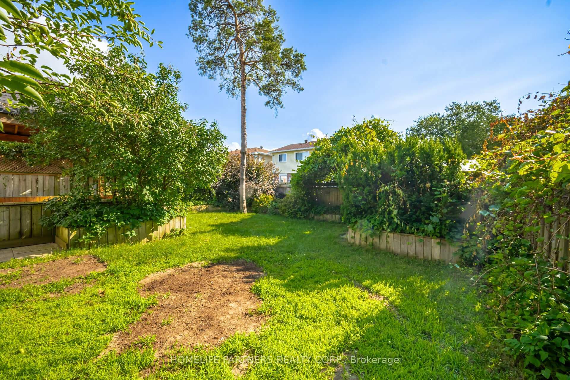 46 Christie Crescent photo 33