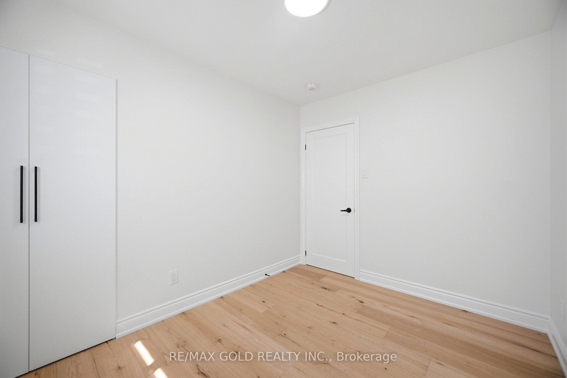 8 Athlone Avenue photo 25