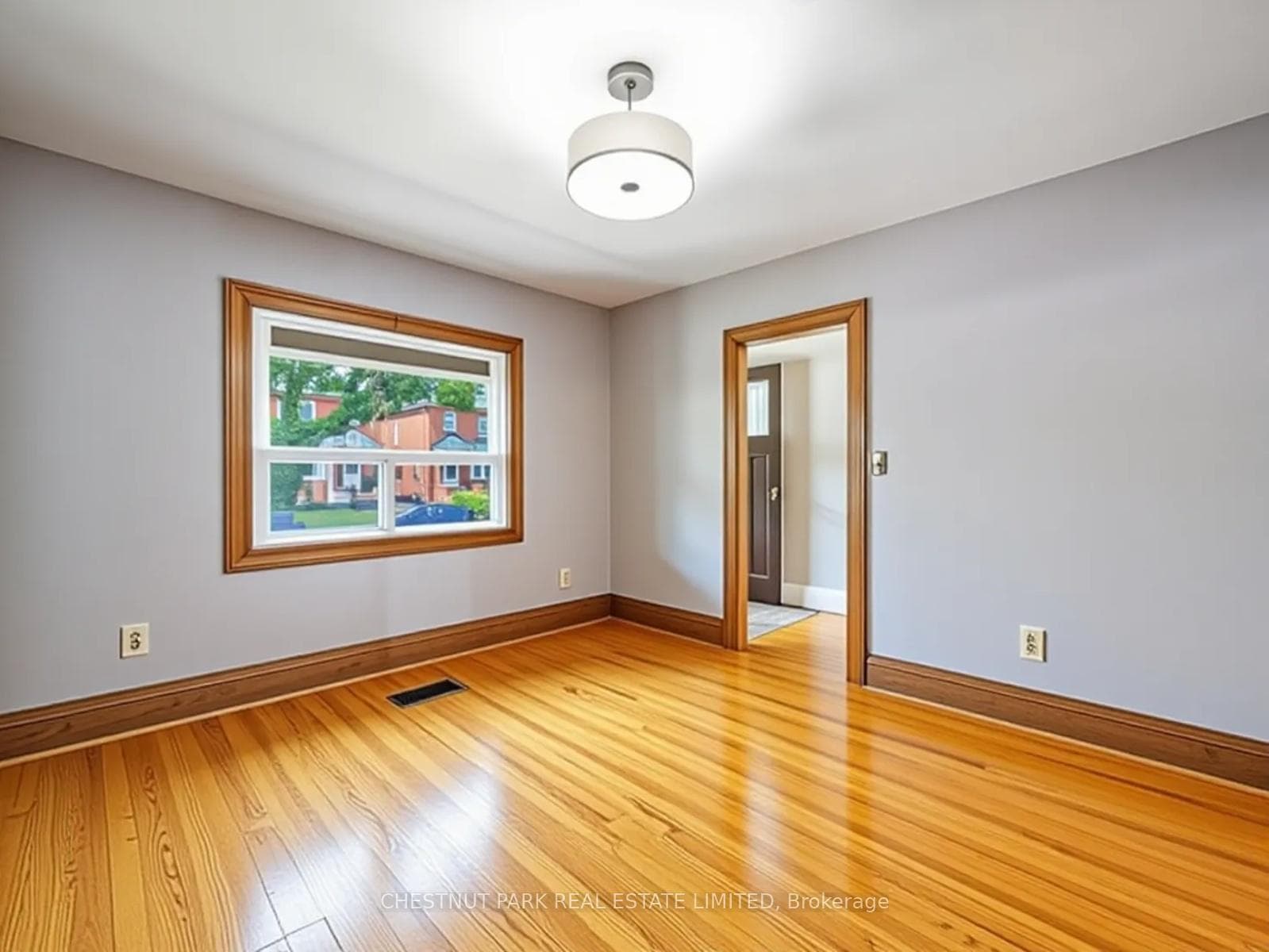 673 Durie Street photo 8