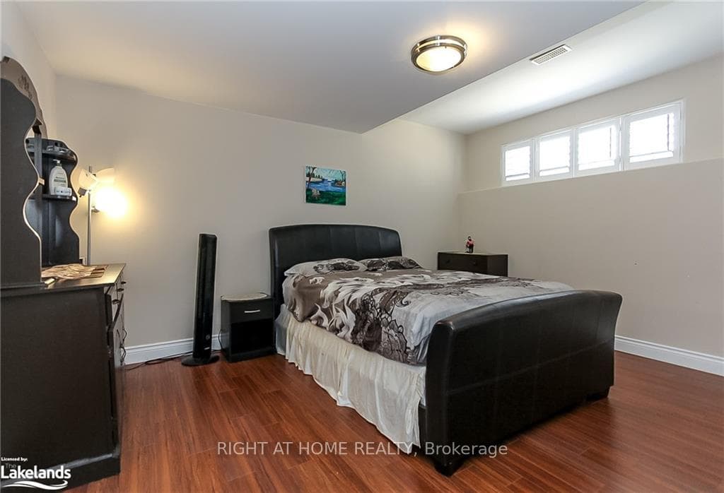 16 WASAGA SANDS Drive photo 37