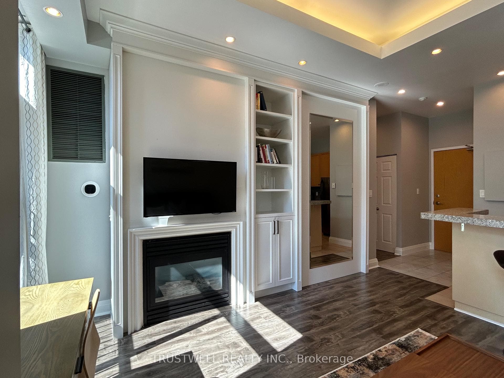 8 Wellesley Street Unit 909 photo 6
