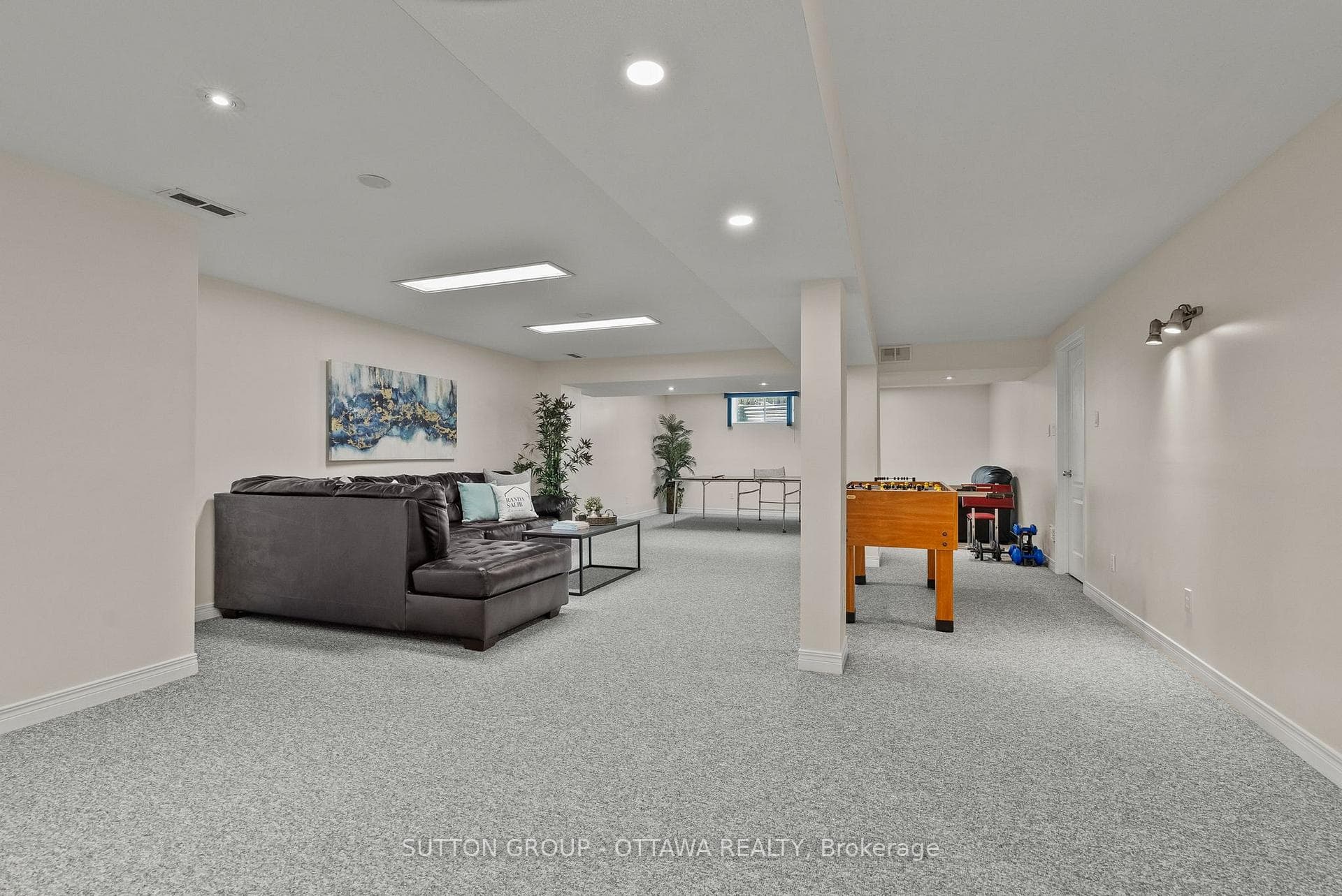 21 Avonmore Crescent photo 37