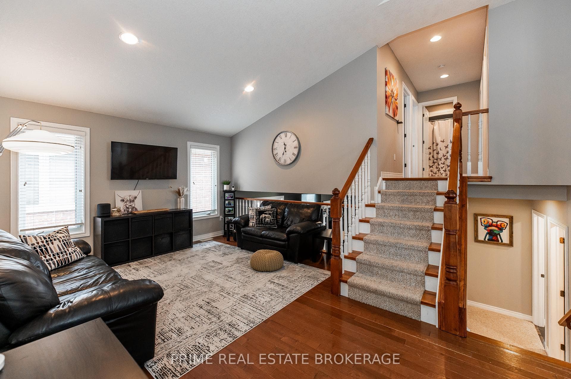 100 Hagerman Crescent photo 8