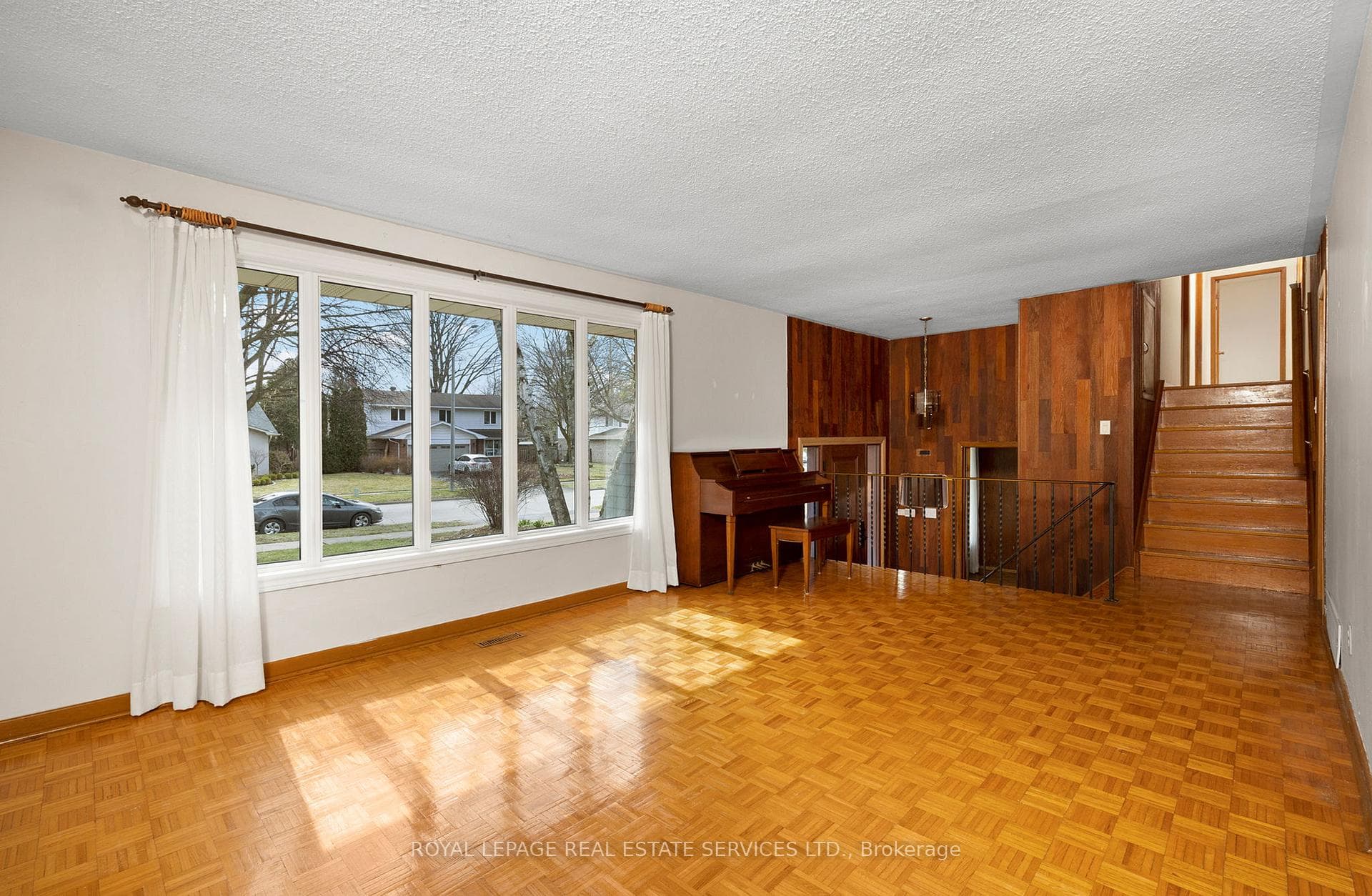143 Glenview Drive photo 4