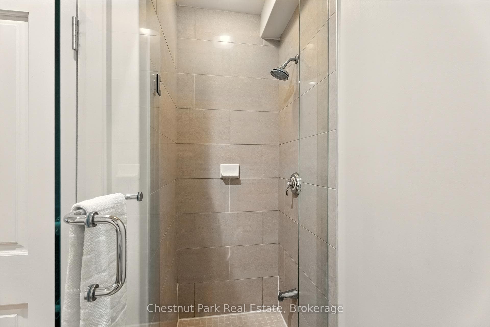 1869 Muskoka Rd 118 Road Unit L203-C1 photo 14