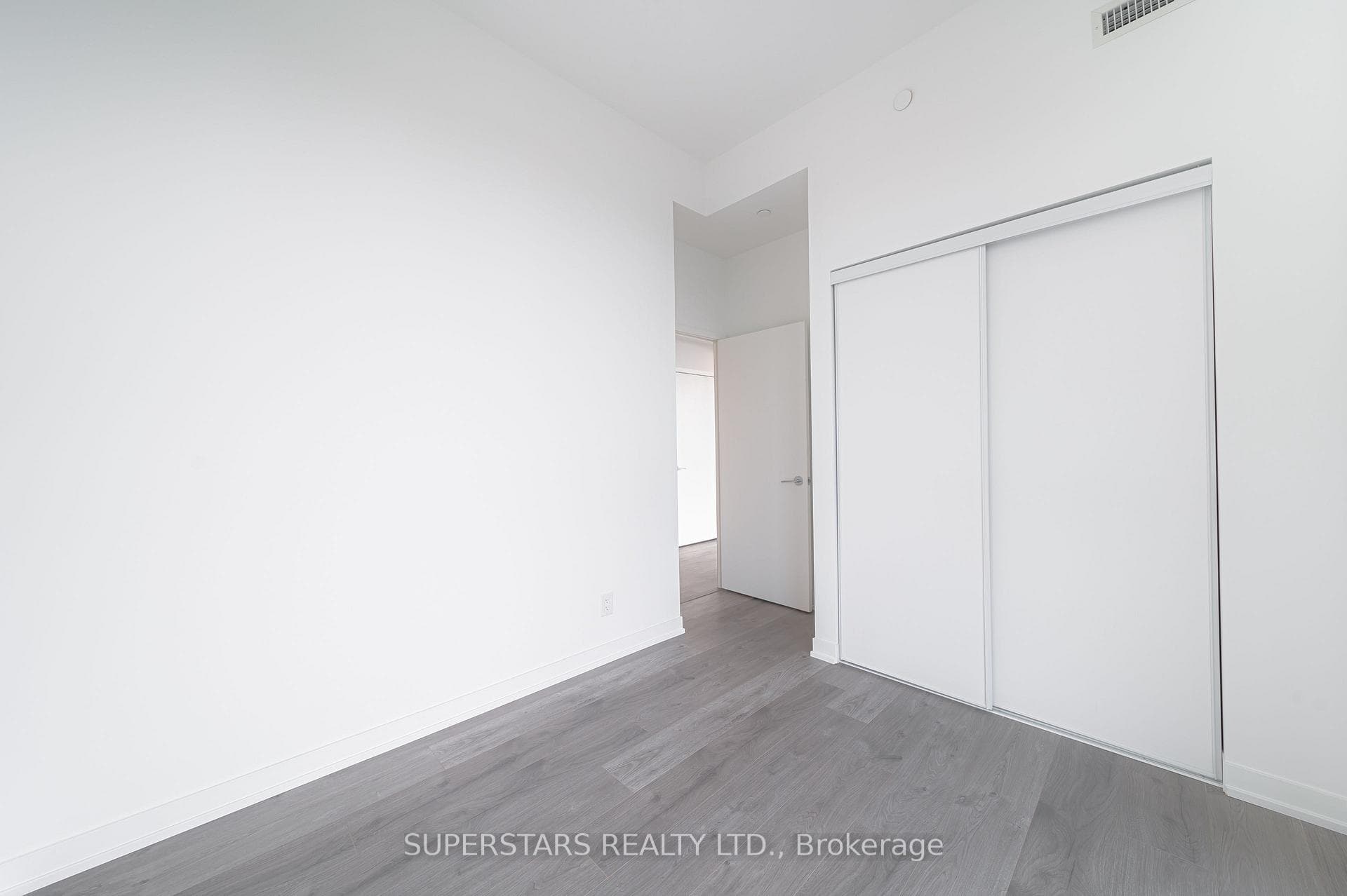 285 Dufferin Street Unit 1124 photo 17