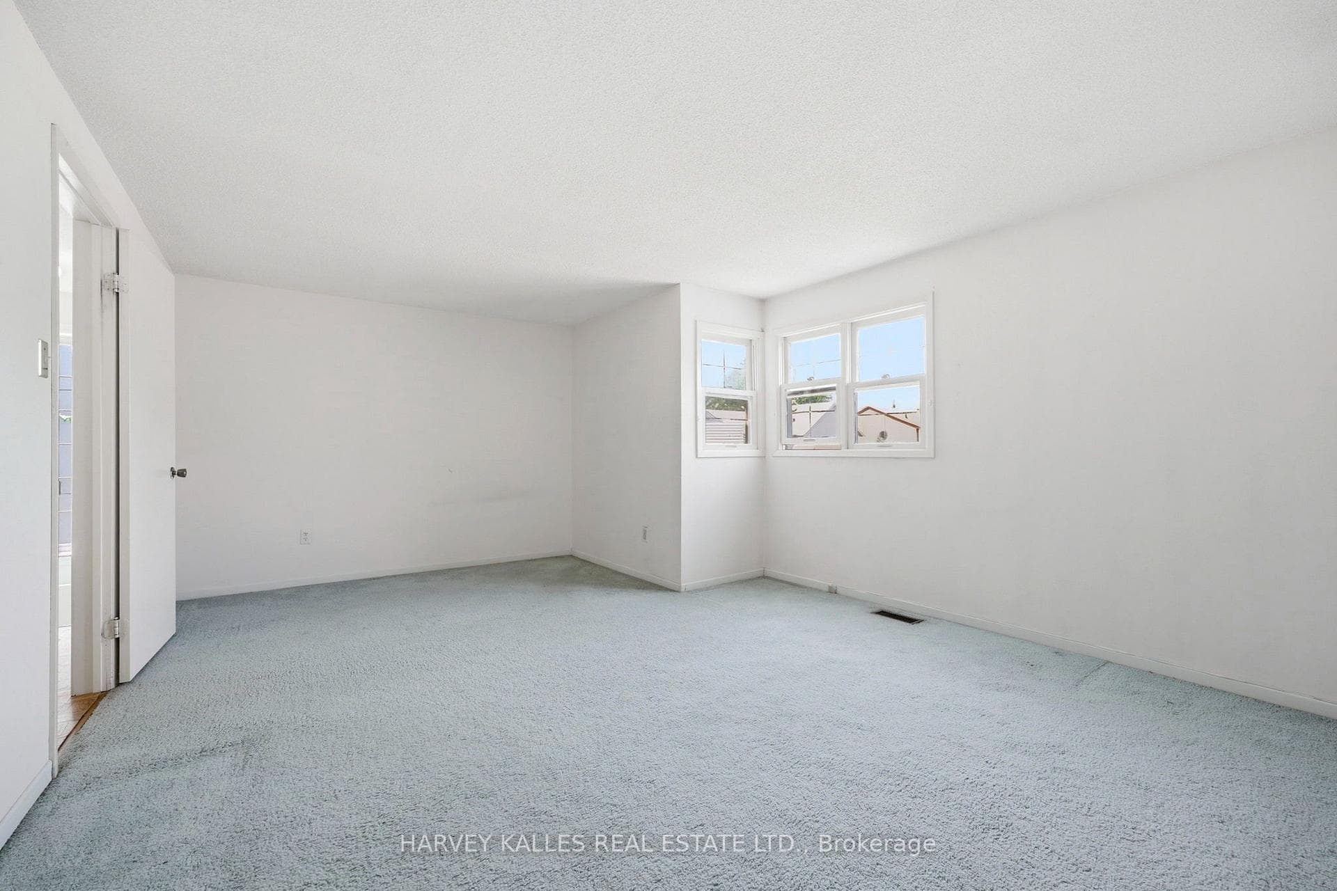 39 Newington Crescent photo 21