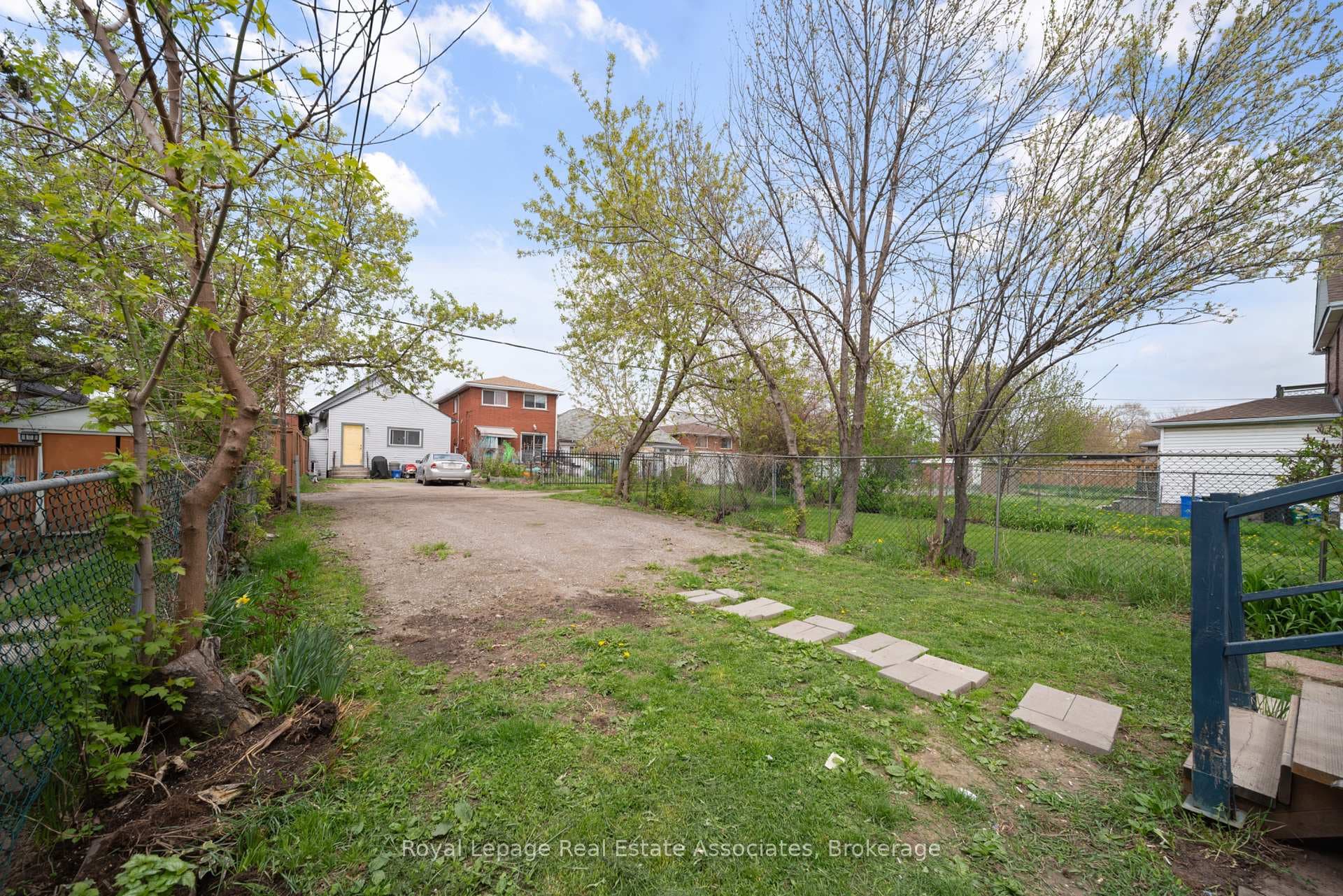 305 Weir Street photo 25