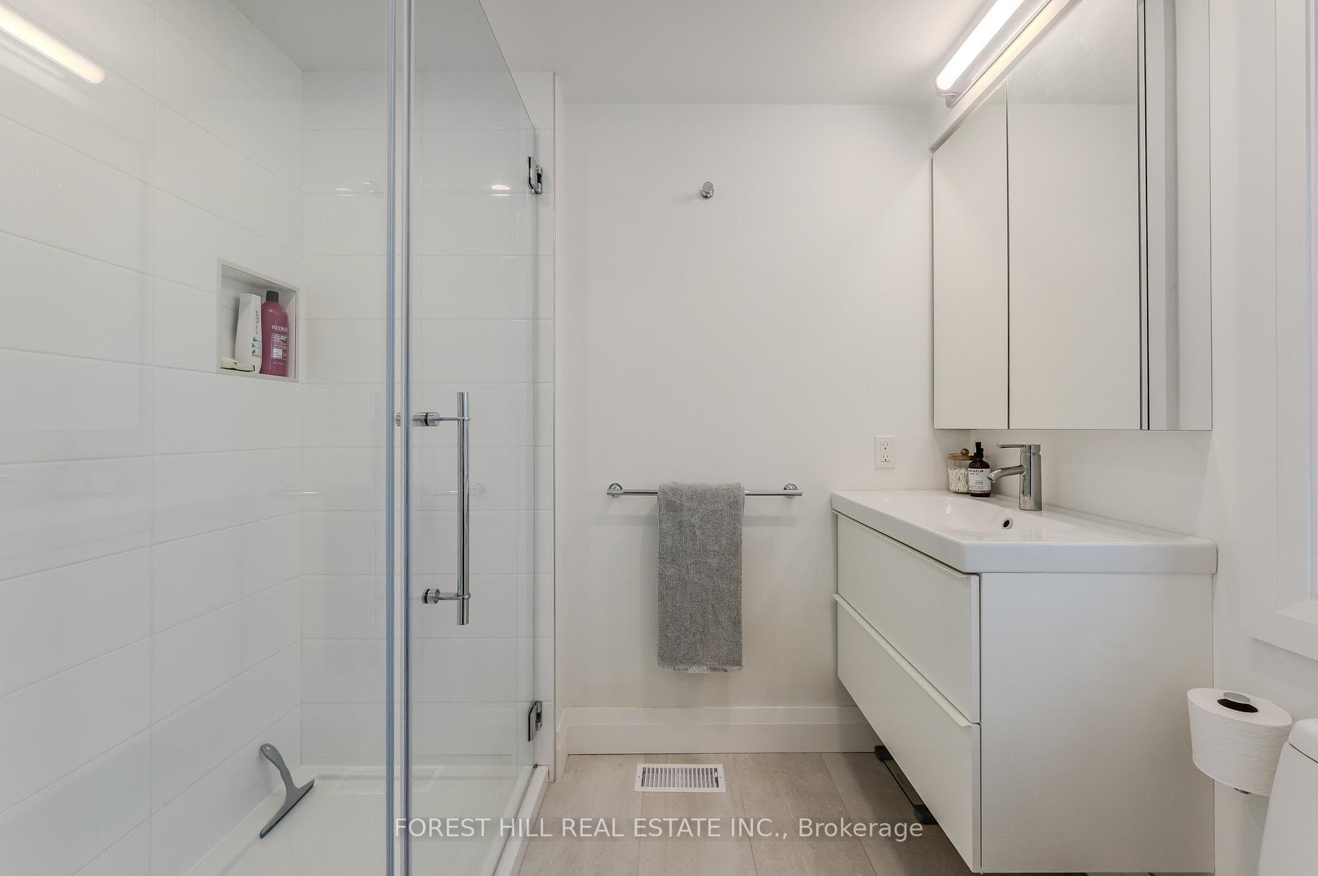 585 St Patrick Street photo 18