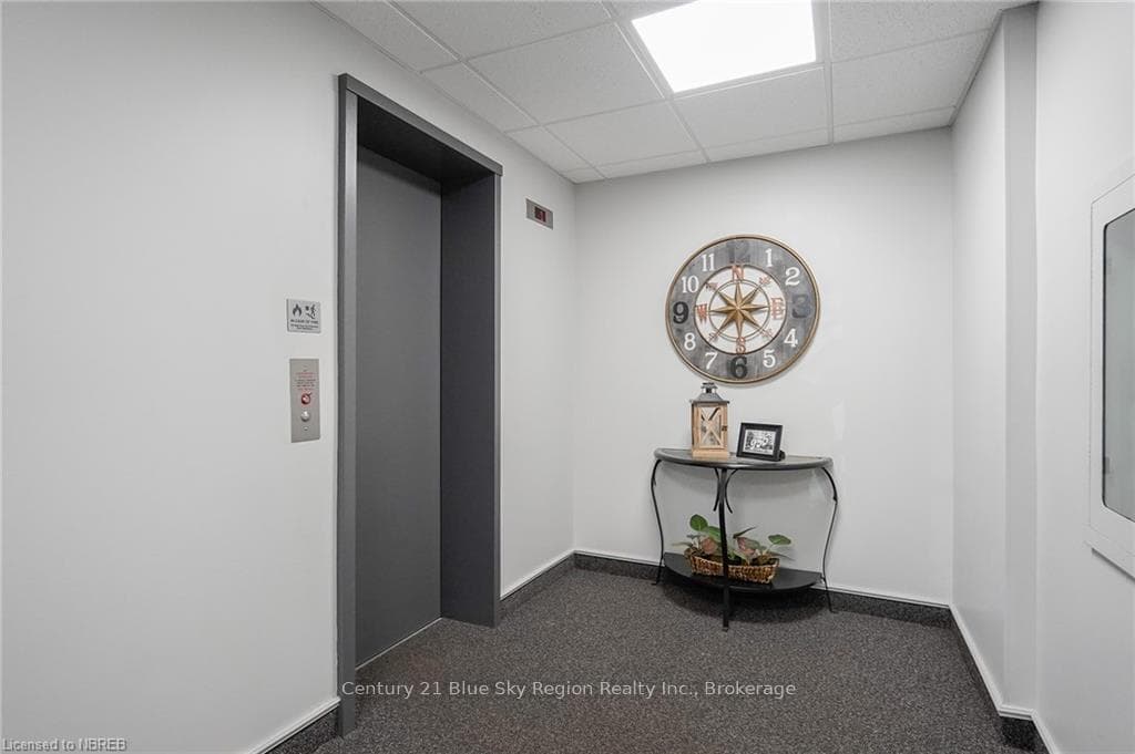 955 STOCKDALE Road Unit 406 photo 26