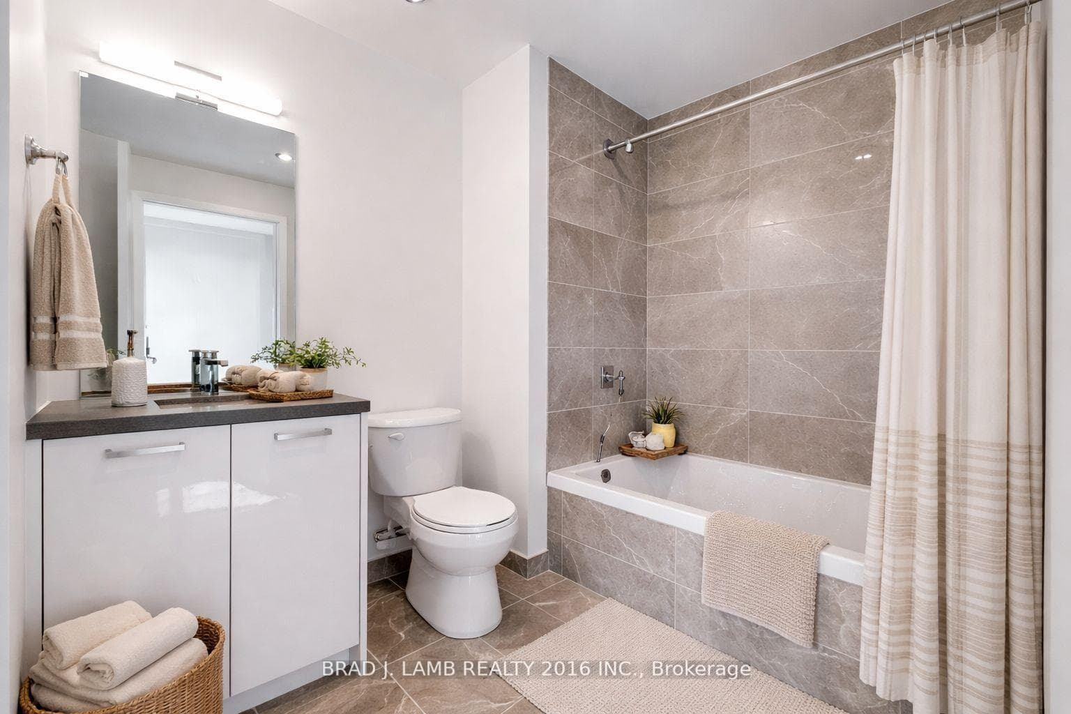 284 King Street Unit 2505 photo 4