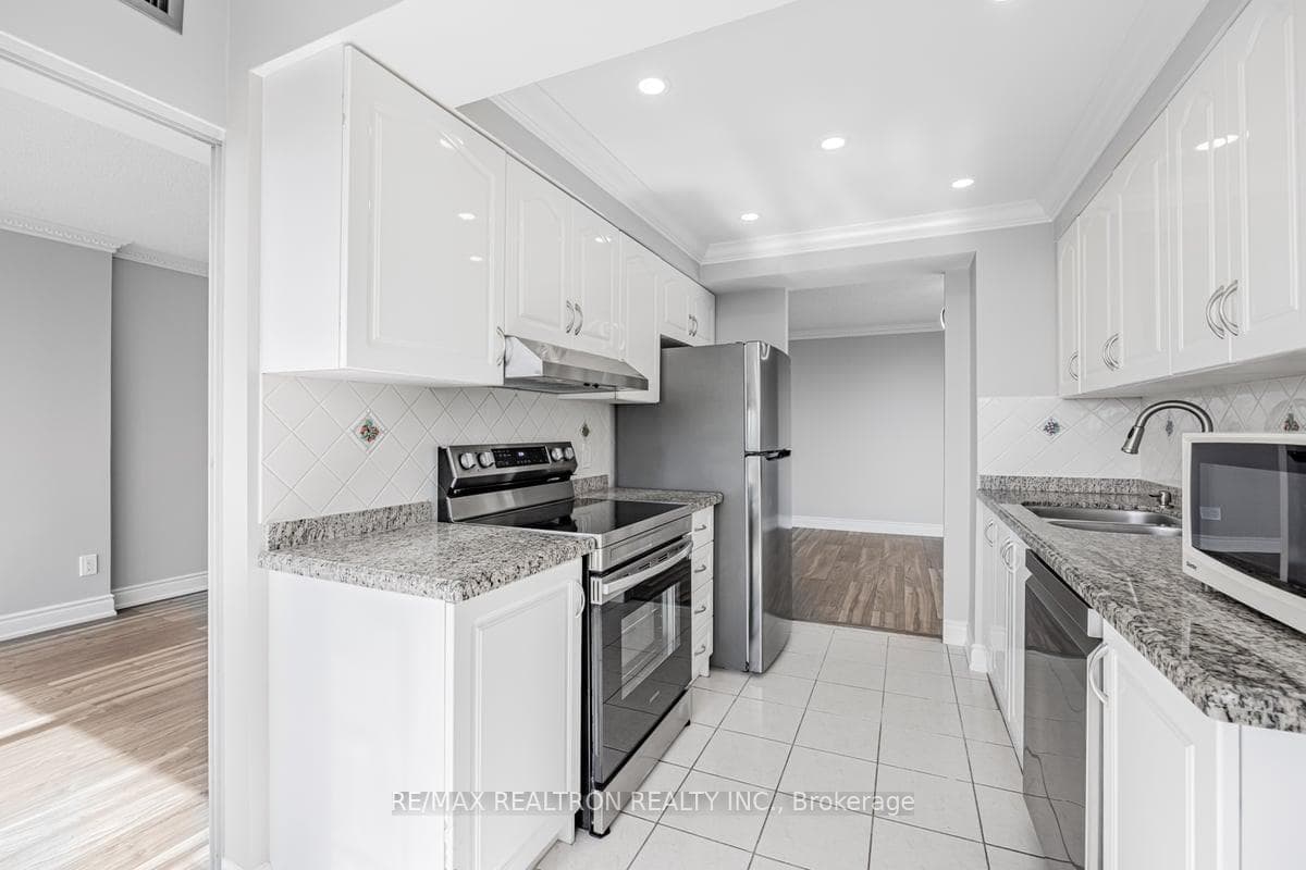1121 Steeles Avenue Unit 1412 photo 10