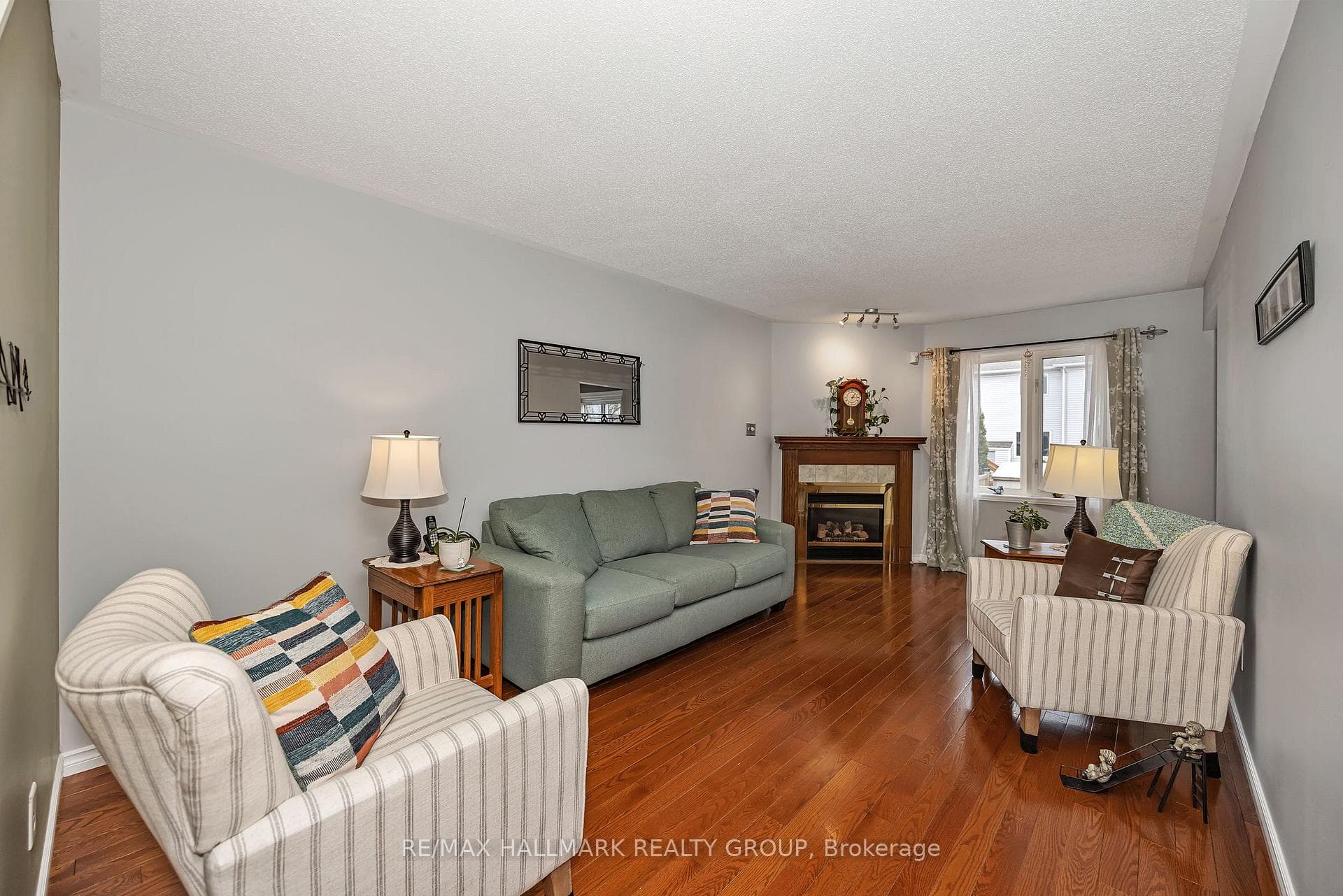 1614 Varennes Boulevard photo 8