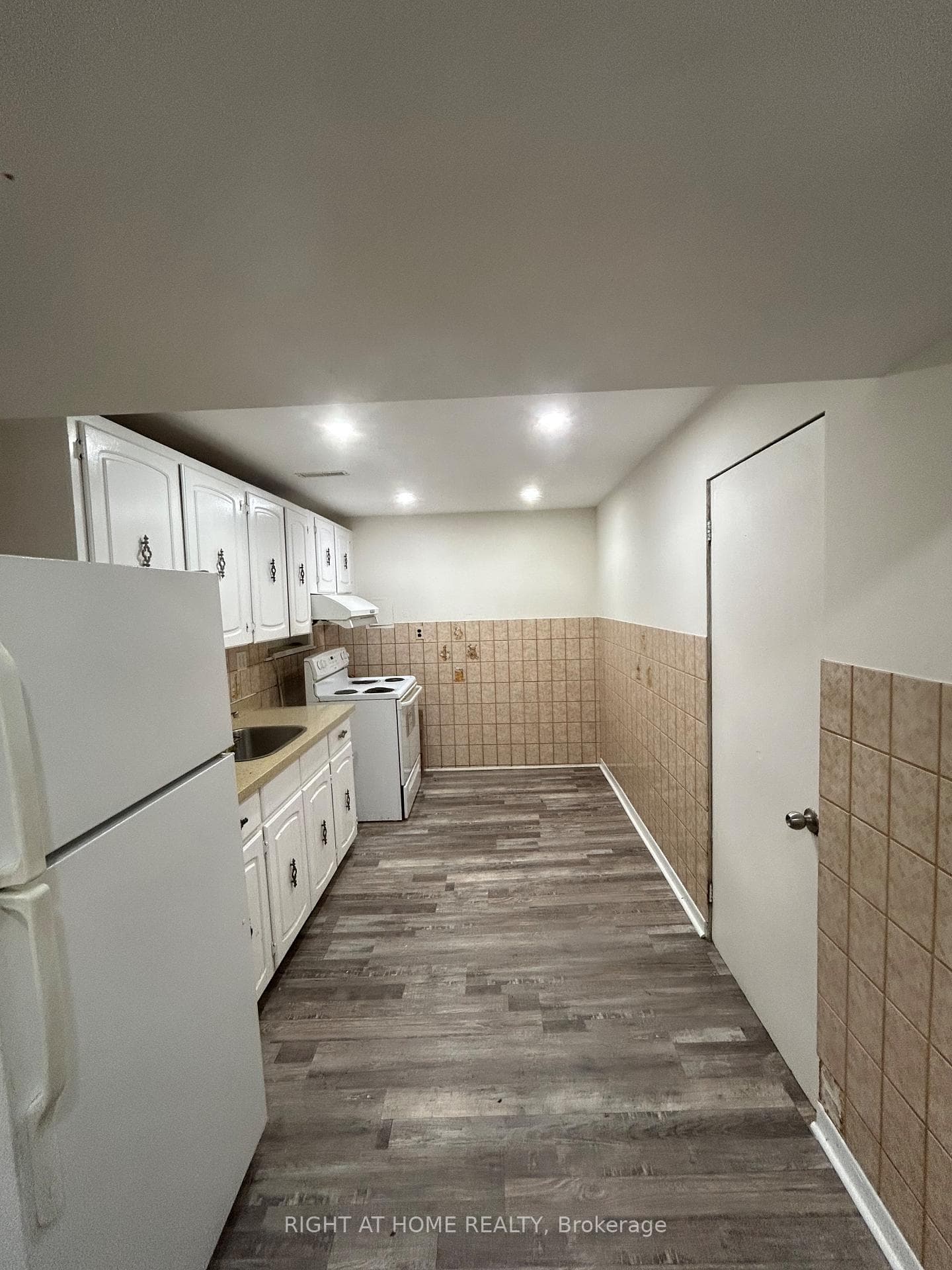 1010 Bloor Street photo 16