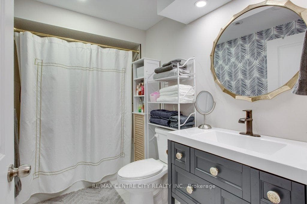25 Benjamin Parkway photo 32