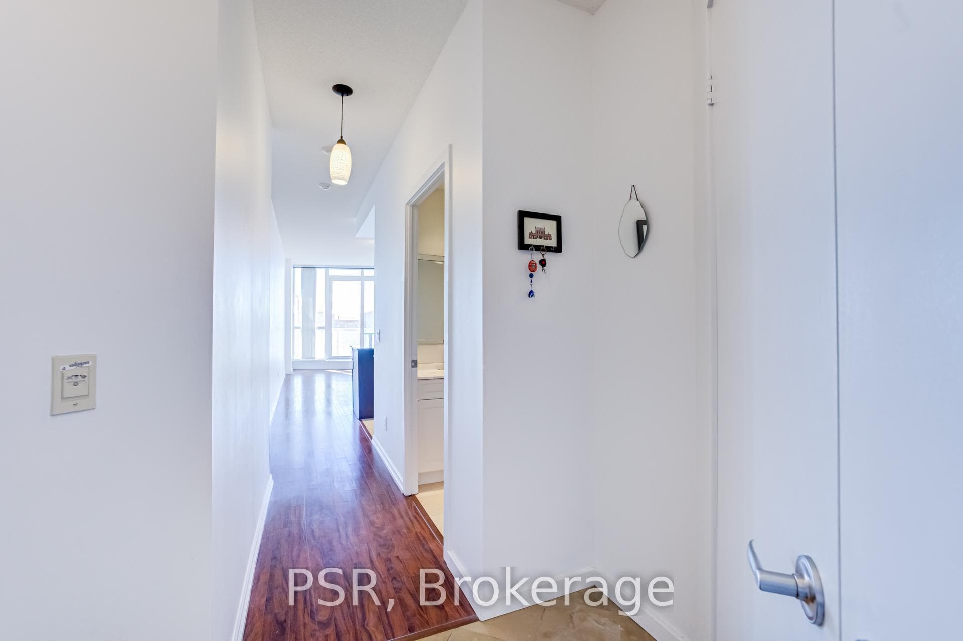 218 Queens Quay Unit 1506 photo 3