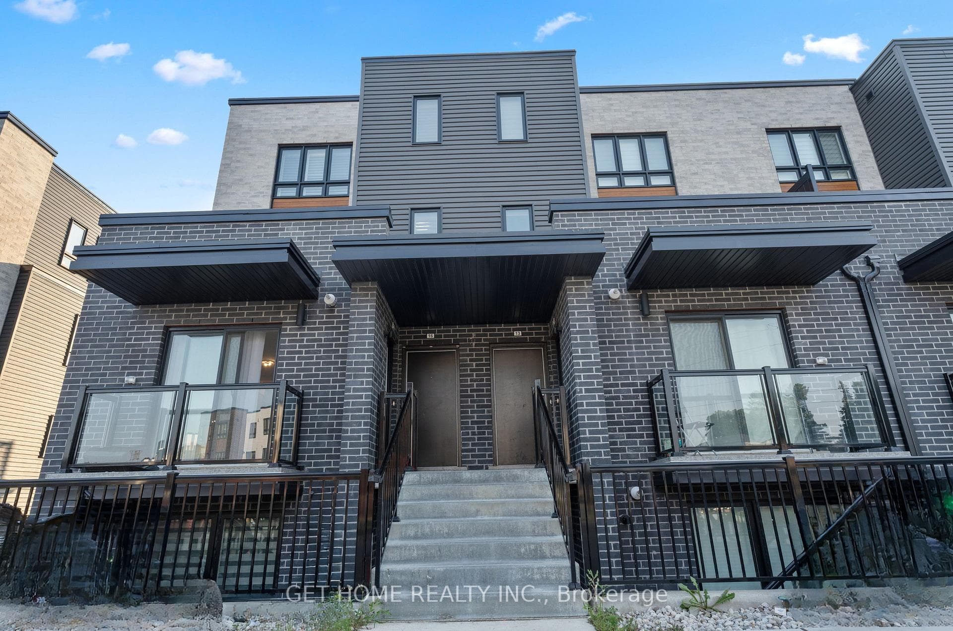 235 CHAPEL HILL Drive Unit 16 photo 1