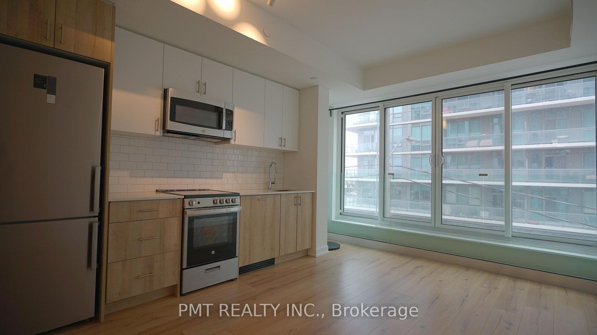 1195 The Queensway N/A Unit 209 photo 2