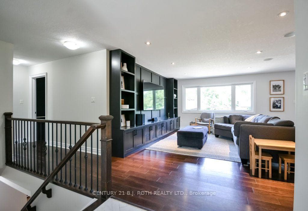 36 MERRINGTON Avenue photo 12