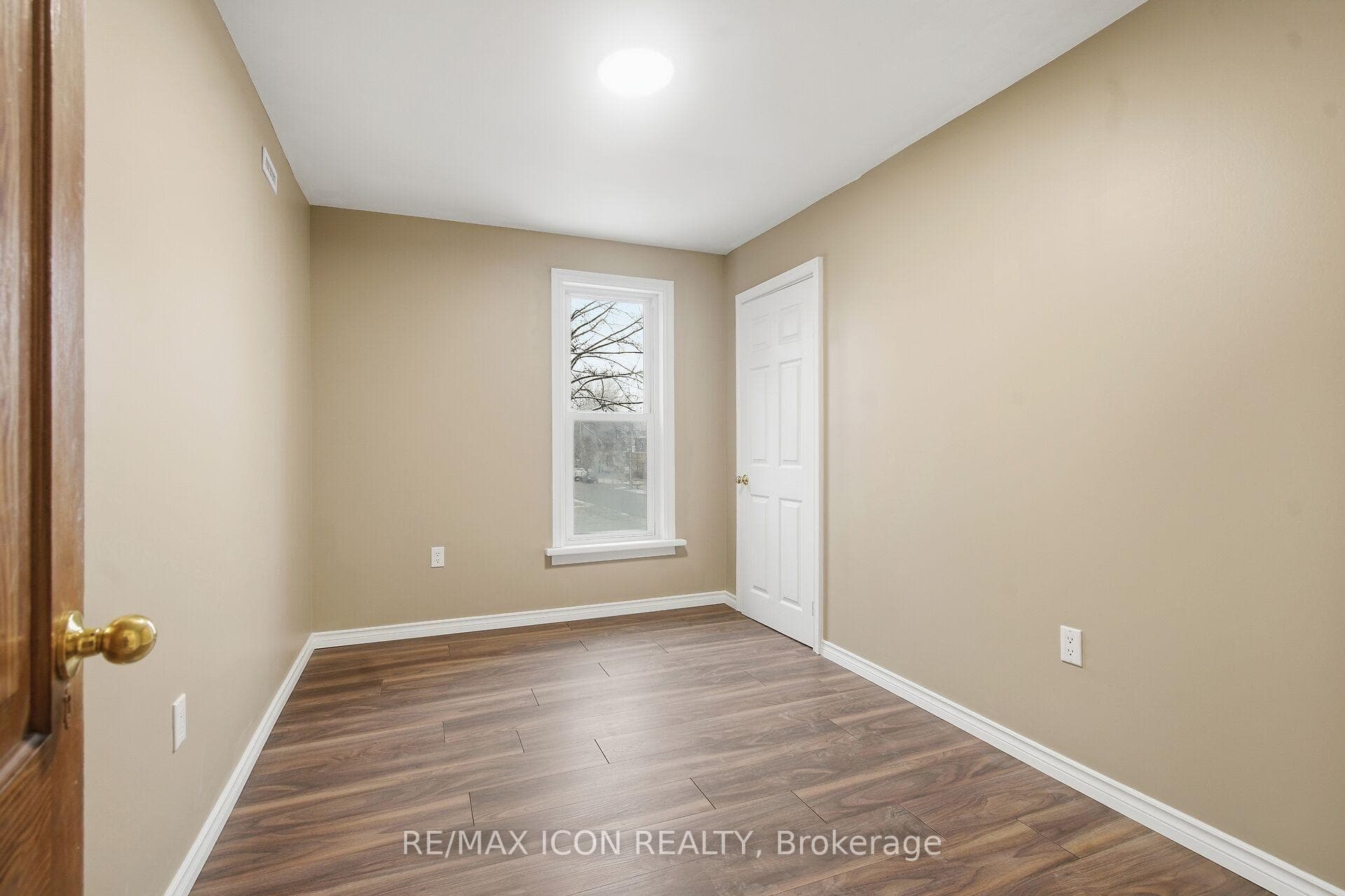 182 Maple Street photo 22