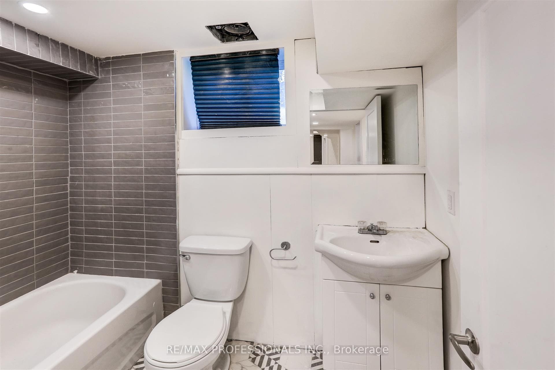 24 Chryessa Avenue Unit BSMT photo 6