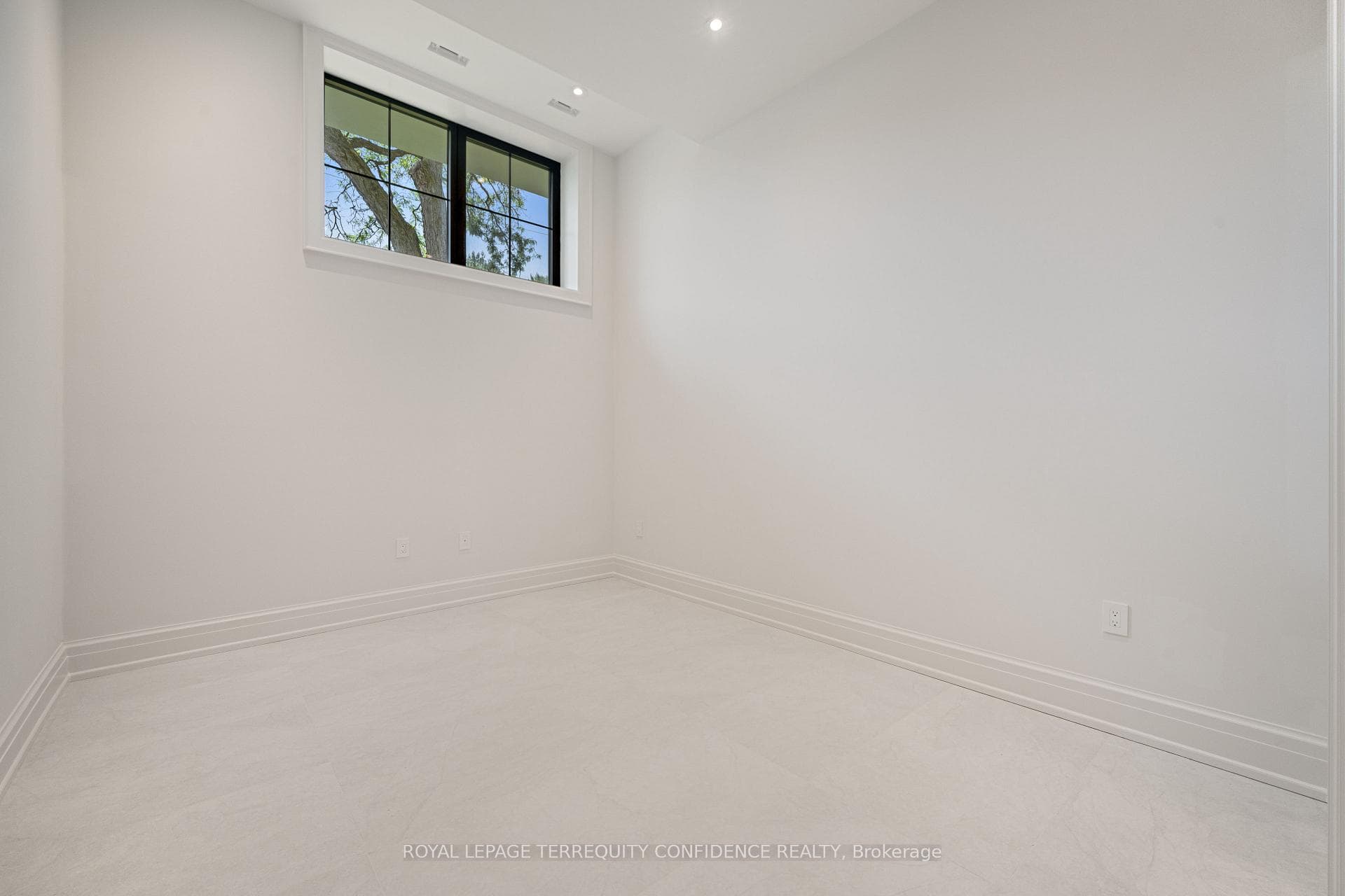 272 Horsham Avenue photo 33