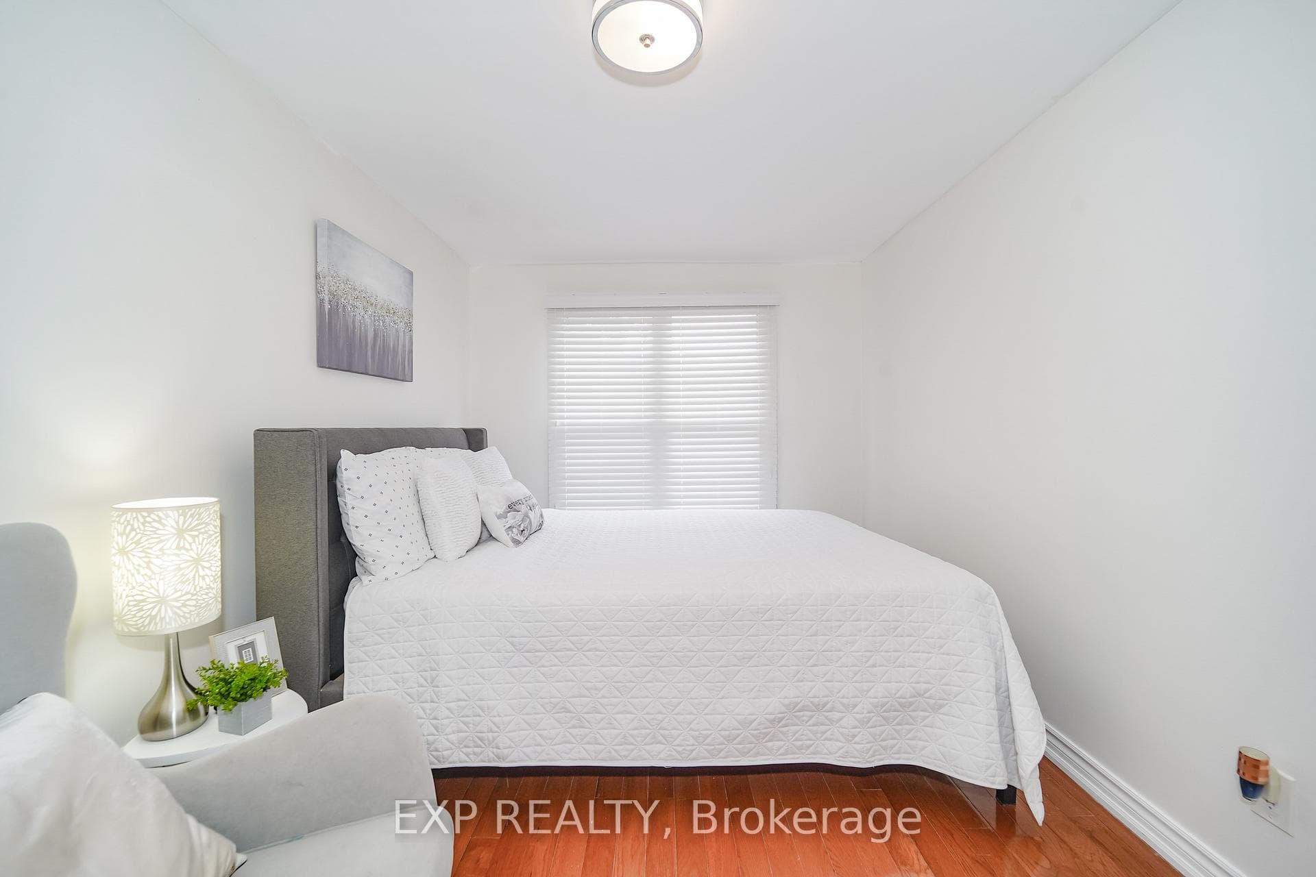 246 Mary Street photo 16