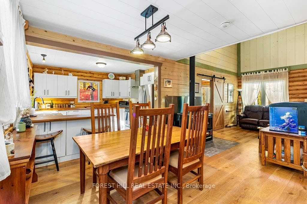 Kitchen/Dining area