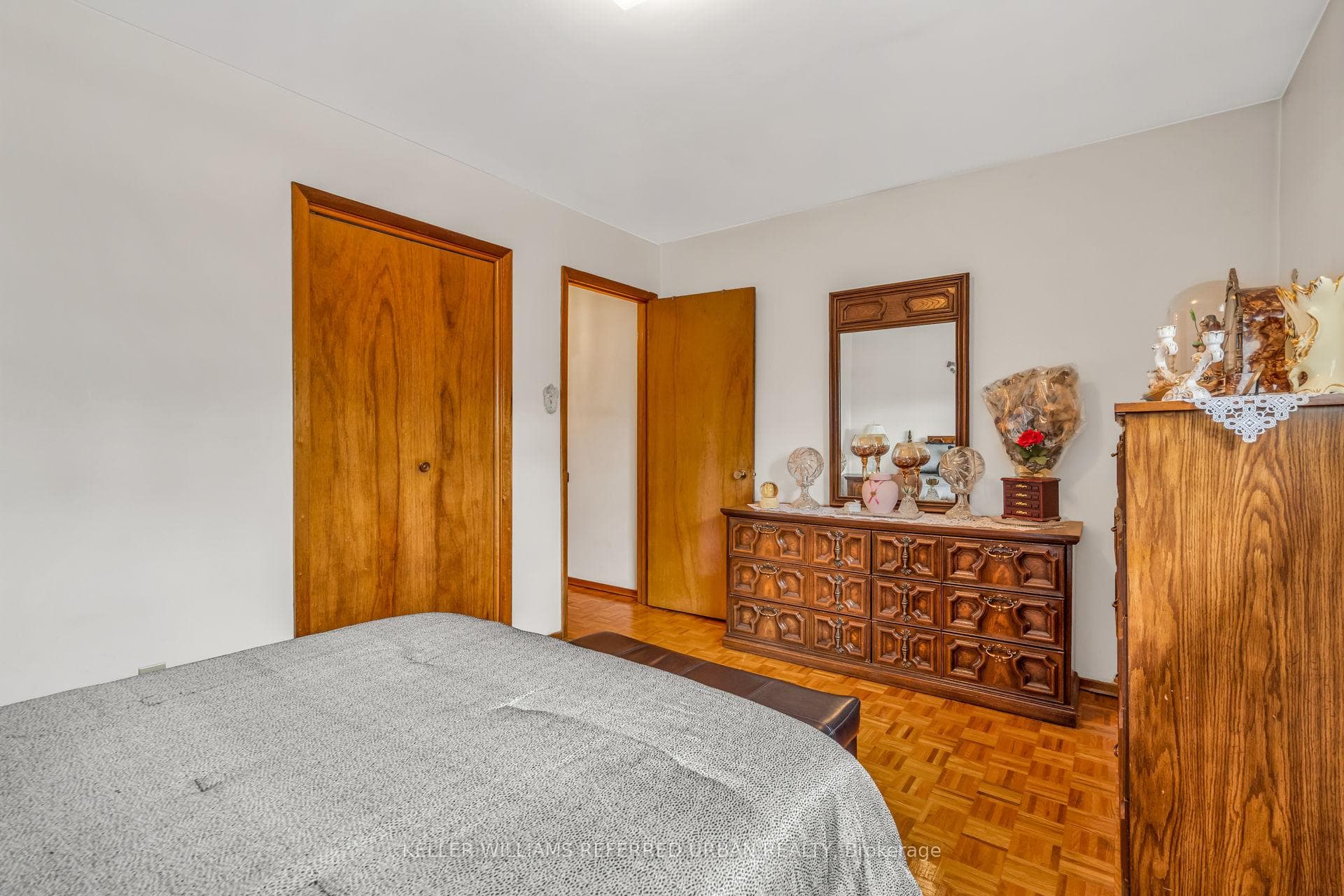 826 Ossington Avenue photo 22