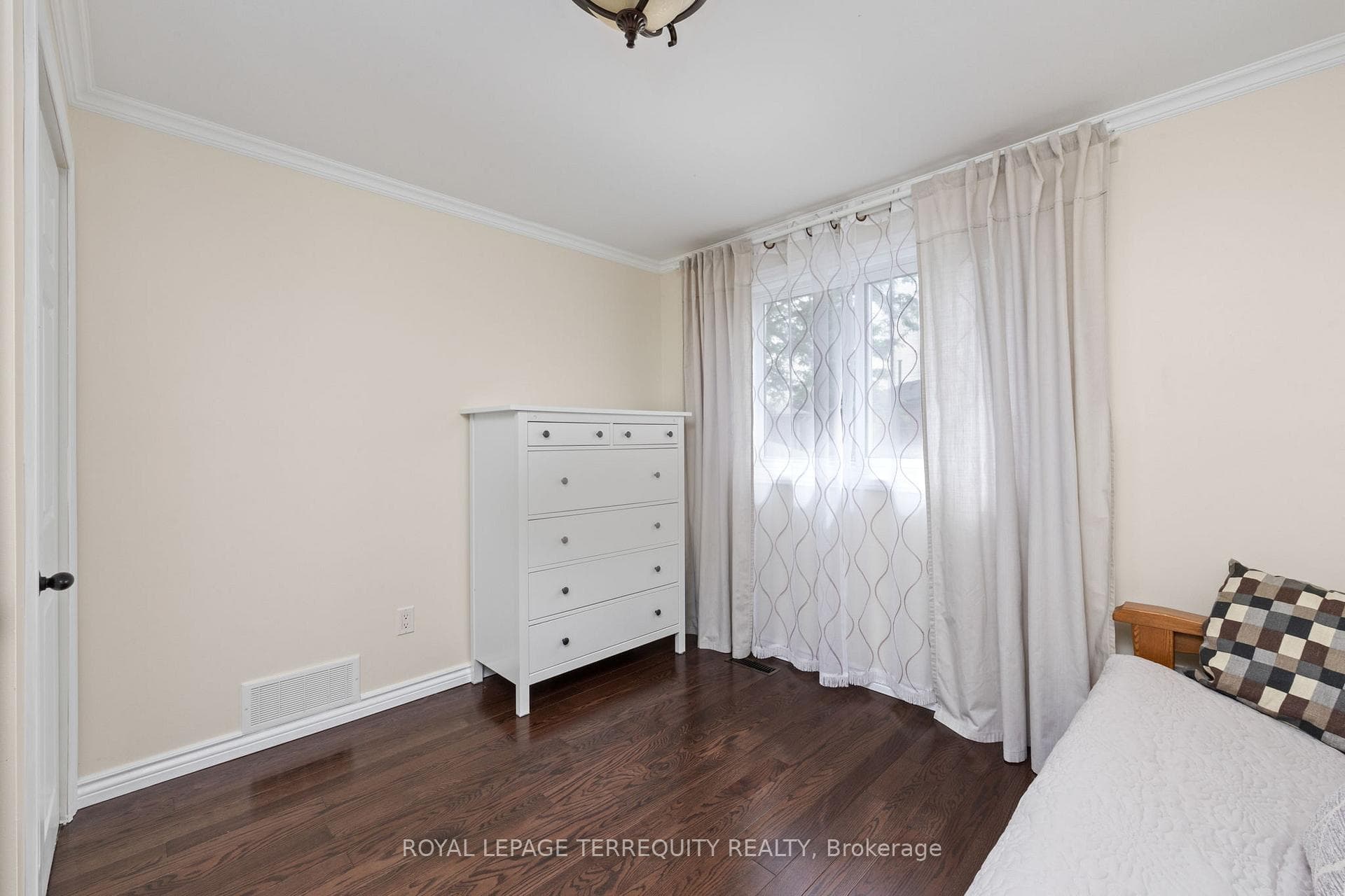 1853 Briarcrook Crescent photo 25