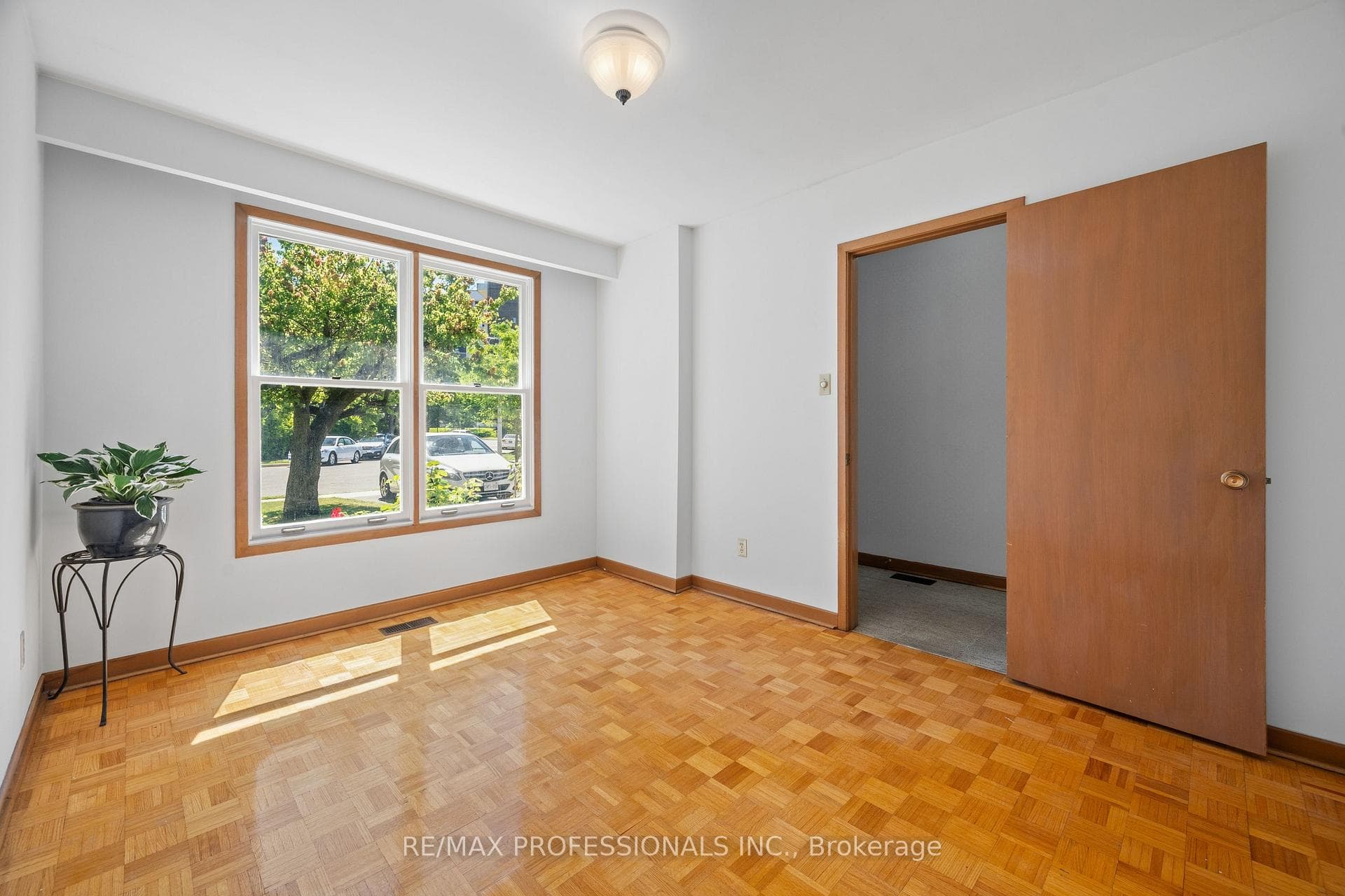12 Ormskirk Court photo 6