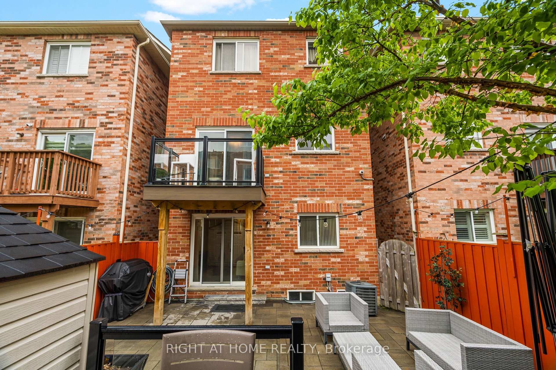 52 Thistlewaite Crescent photo 35