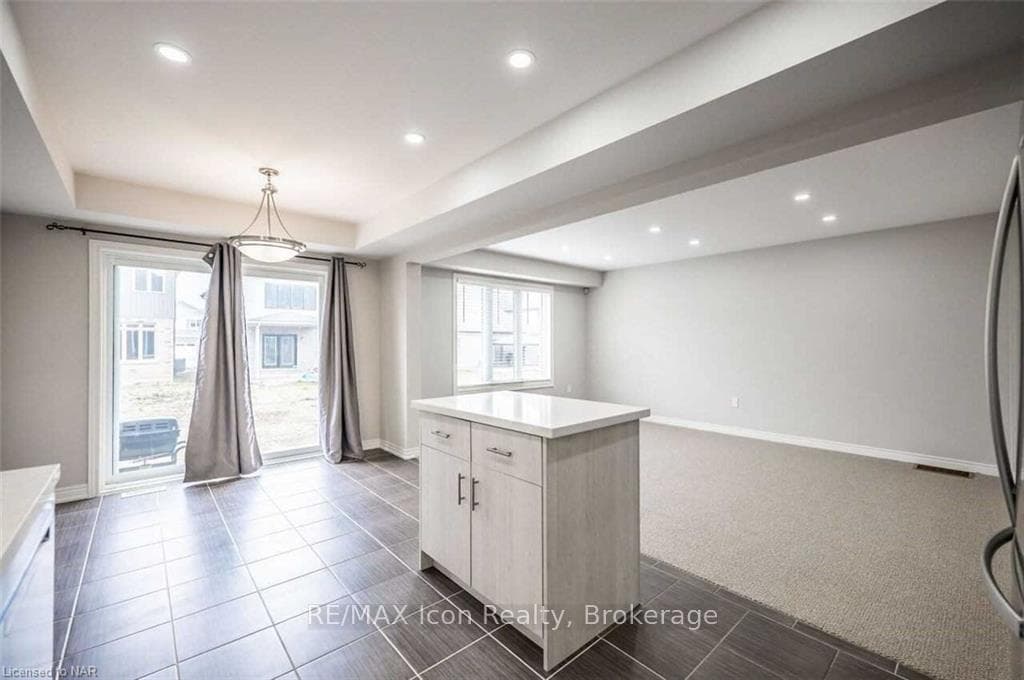 135 Acacia Avenue photo 8