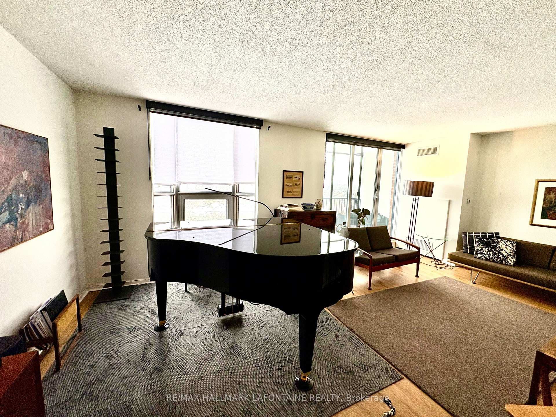 2951 Riverside Drive Unit 905 photo 2