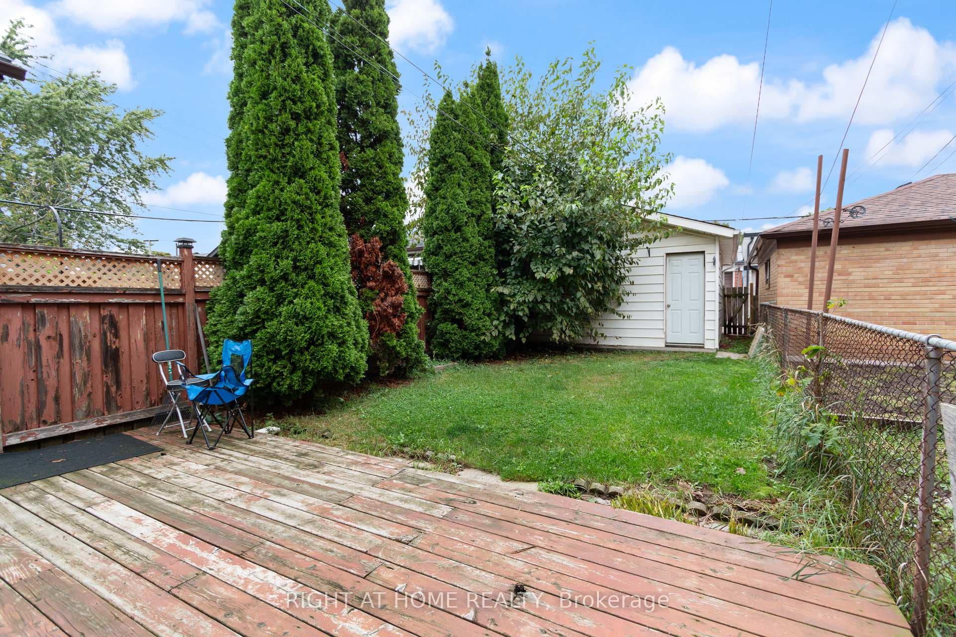 147 Harvie Avenue photo 17