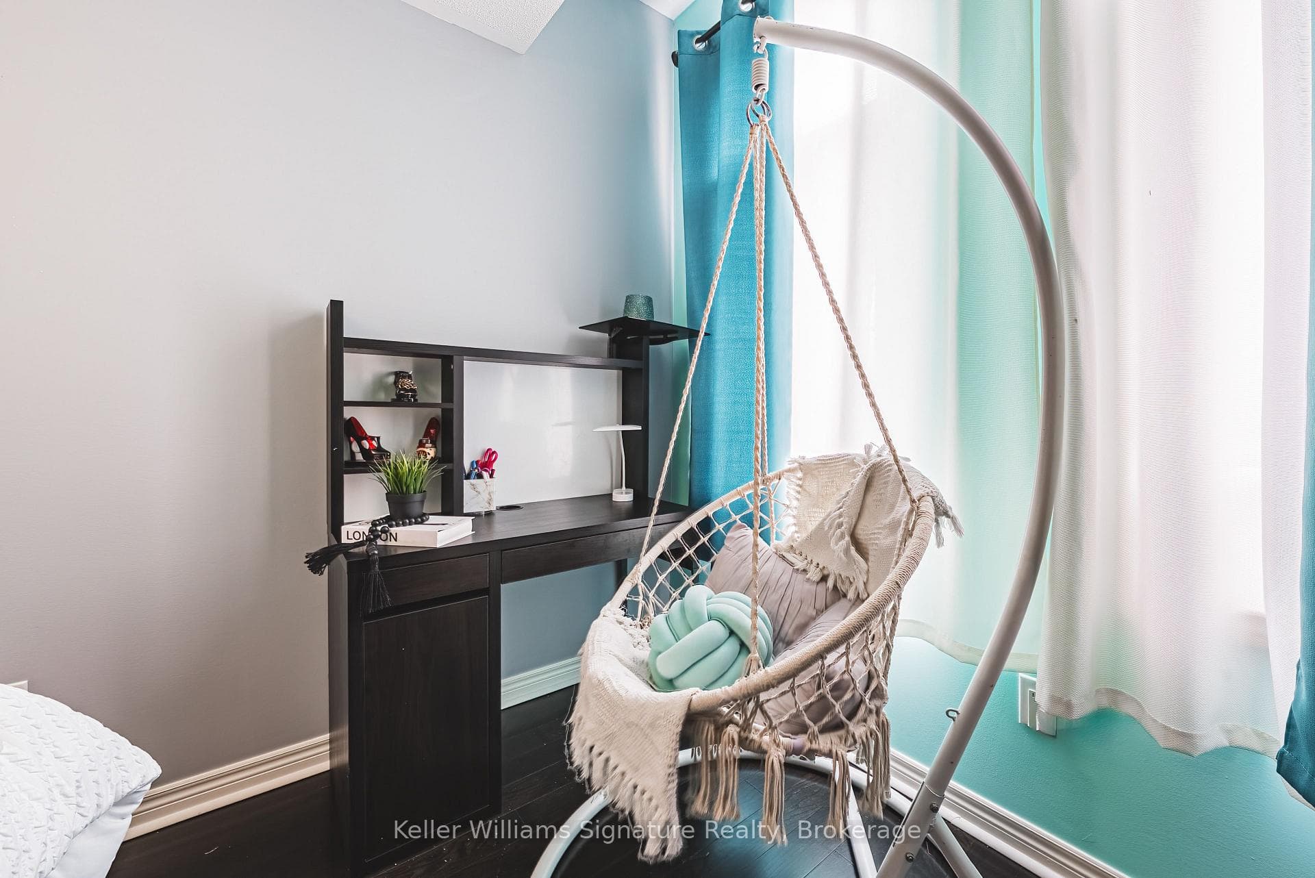 27 Dufay Road photo 28