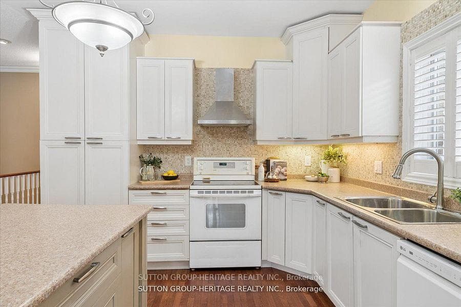 1886 Pine Grove Avenue photo 15