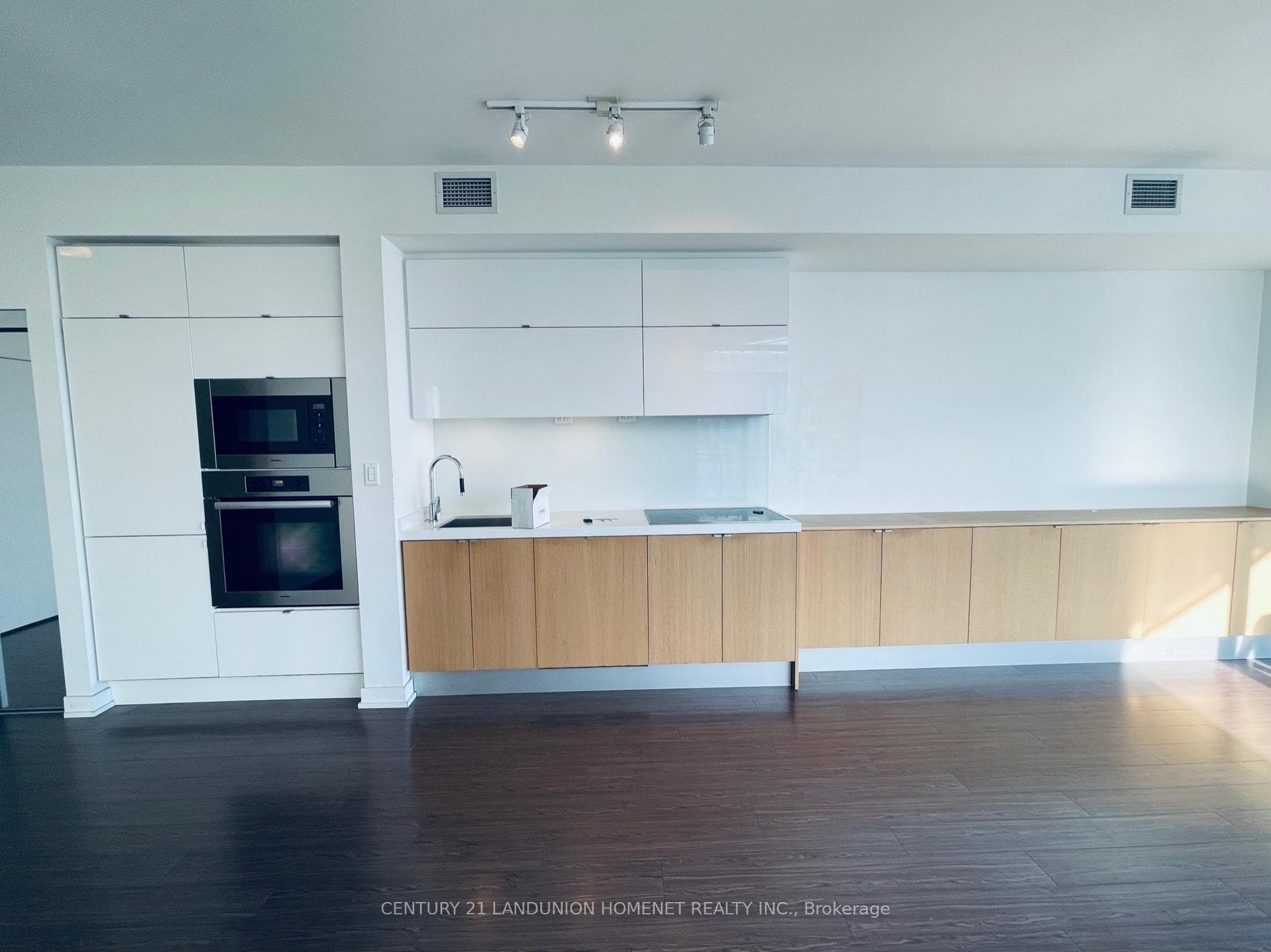 21 Iceboat Terrace Unit 4209 photo 4