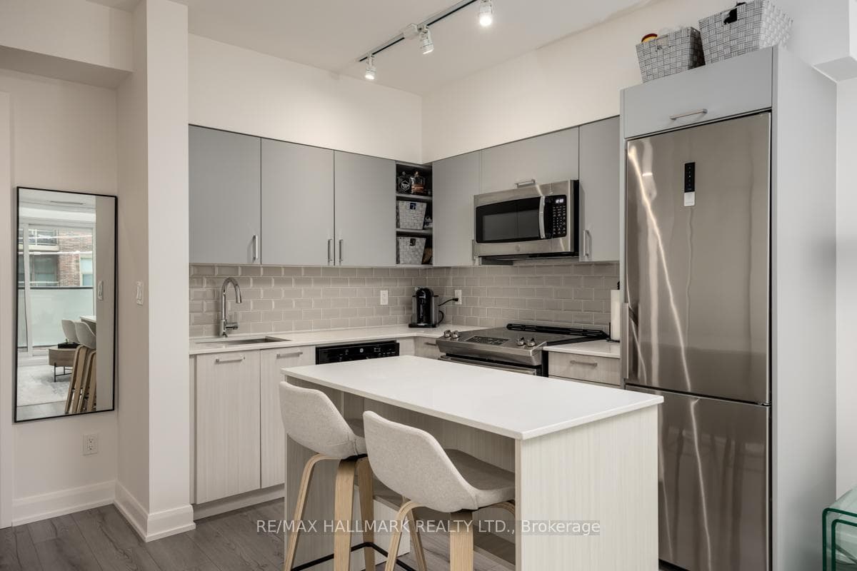 385 Osler Street Unit 306 photo 8