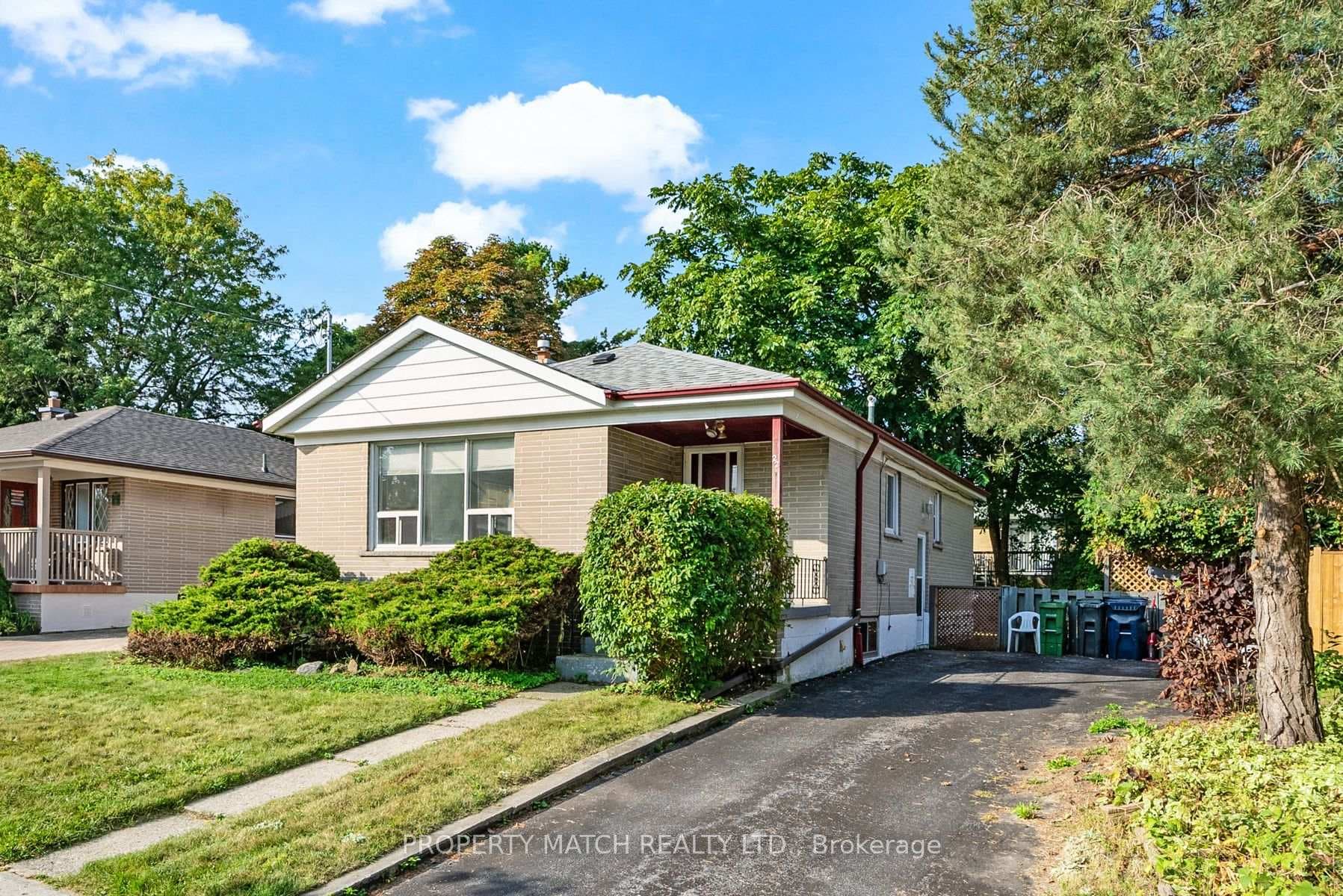 22 Farmbrook Road photo 1