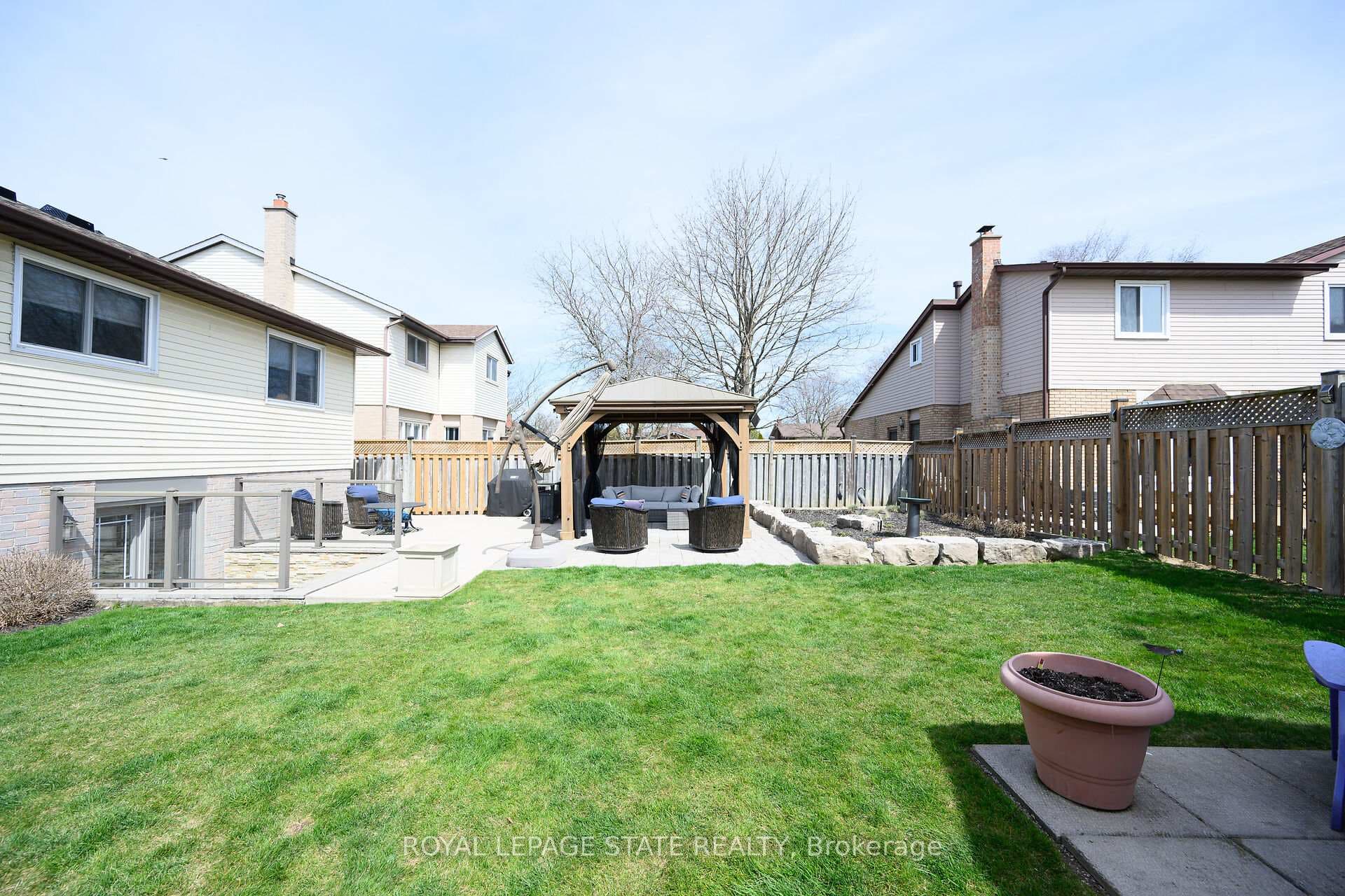 64 Allanbrook Street photo 35