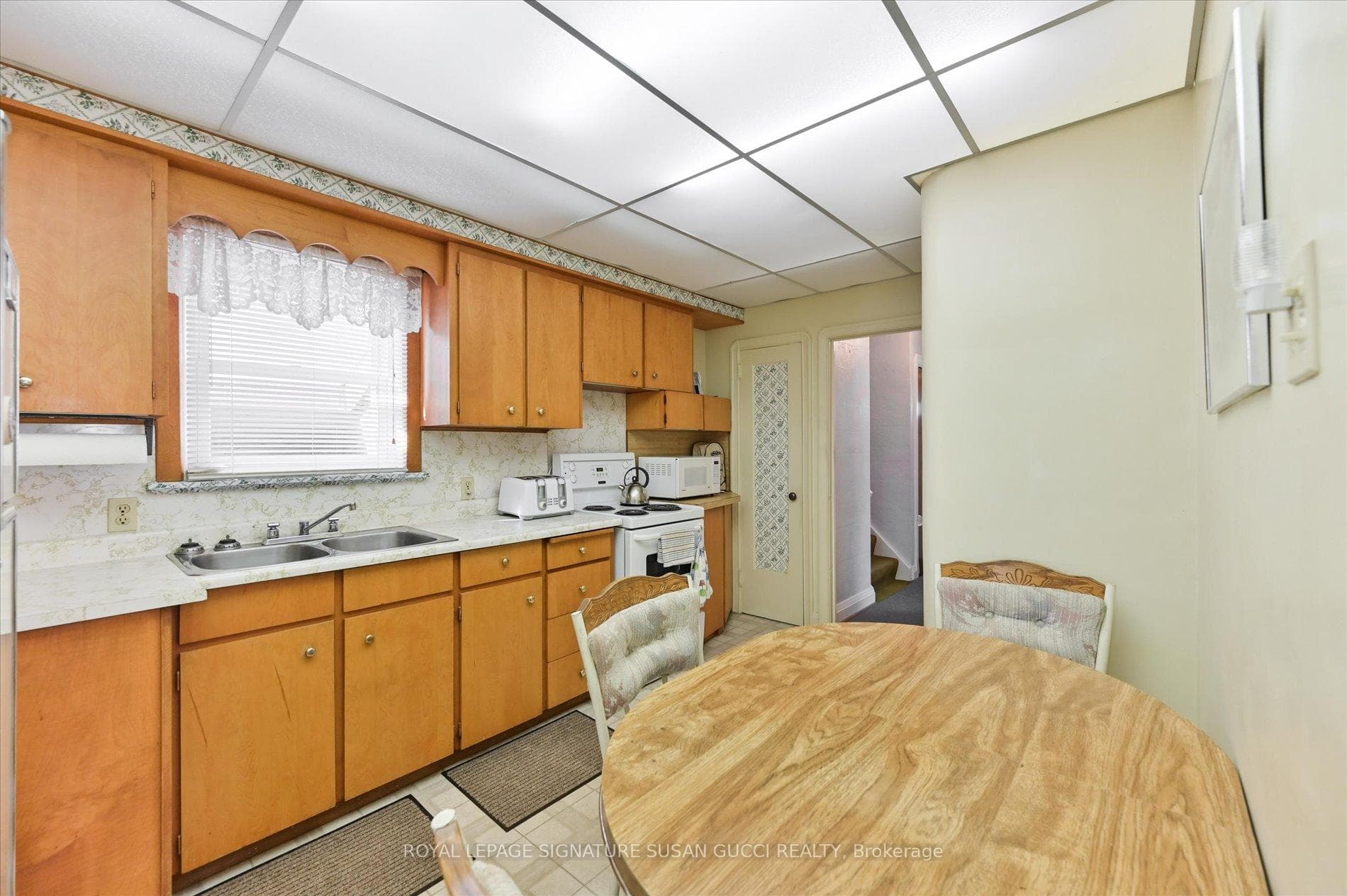 Eat in kitchen